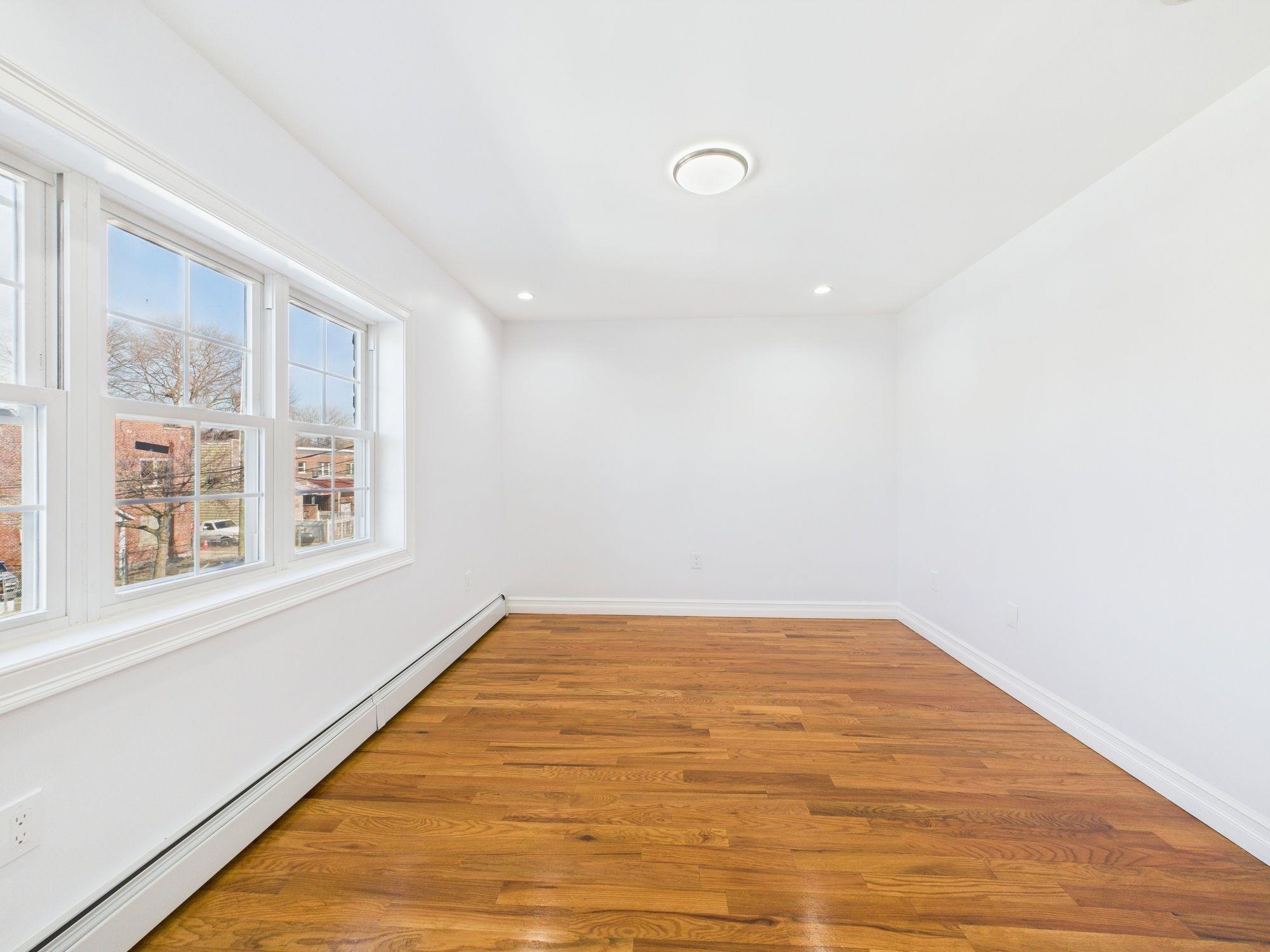 Single Family 213th  Bronx, NY 10469, MLS-834452-16
