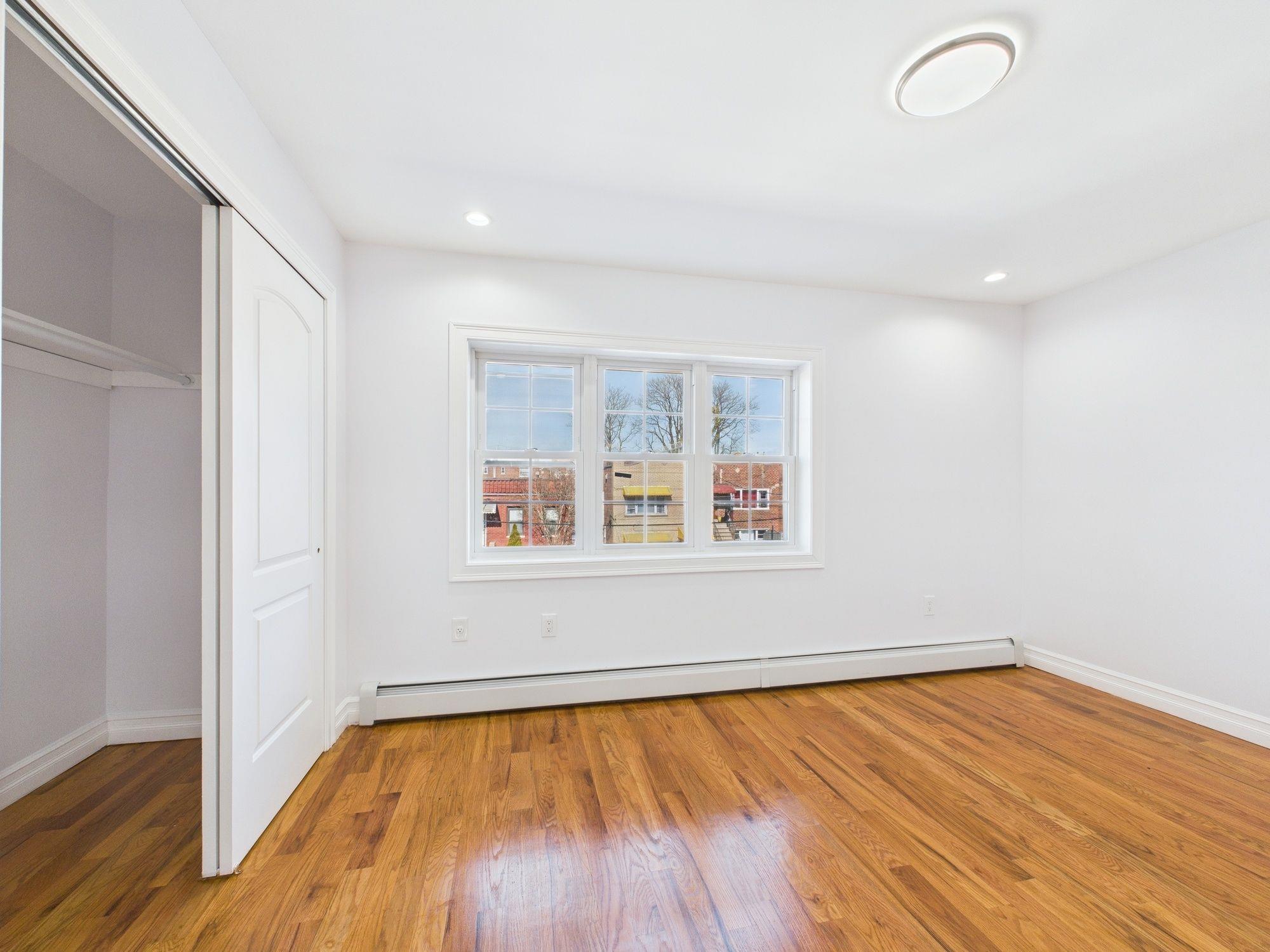 Single Family 213th  Bronx, NY 10469, MLS-834452-18