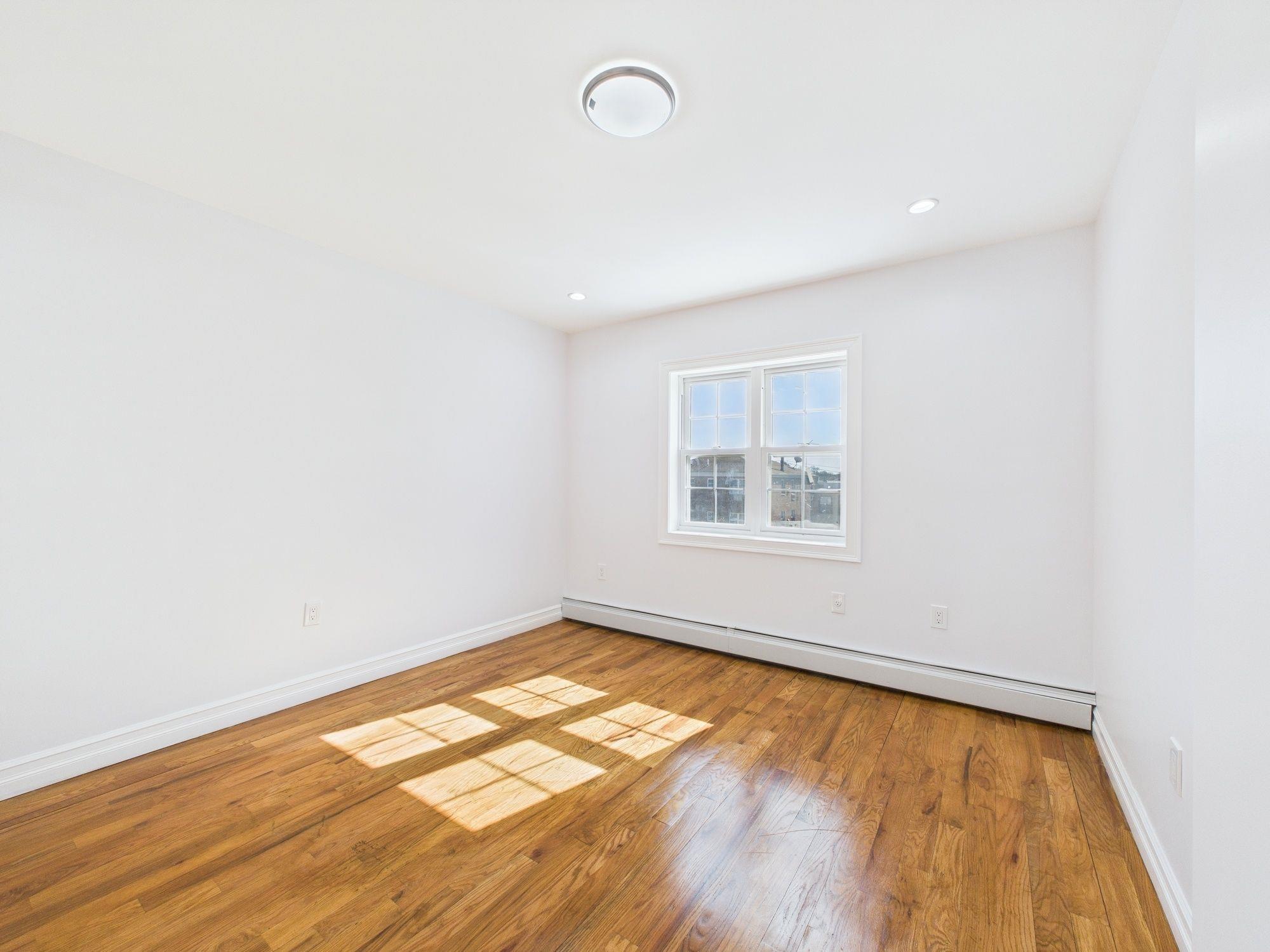 Single Family 213th  Bronx, NY 10469, MLS-834452-19
