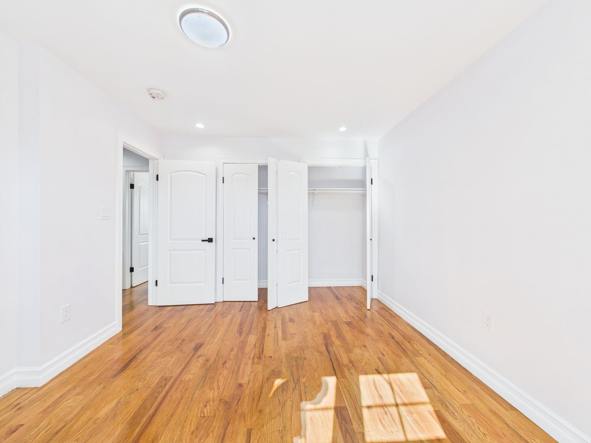 Single Family 213th  Bronx, NY 10469, MLS-834452-20