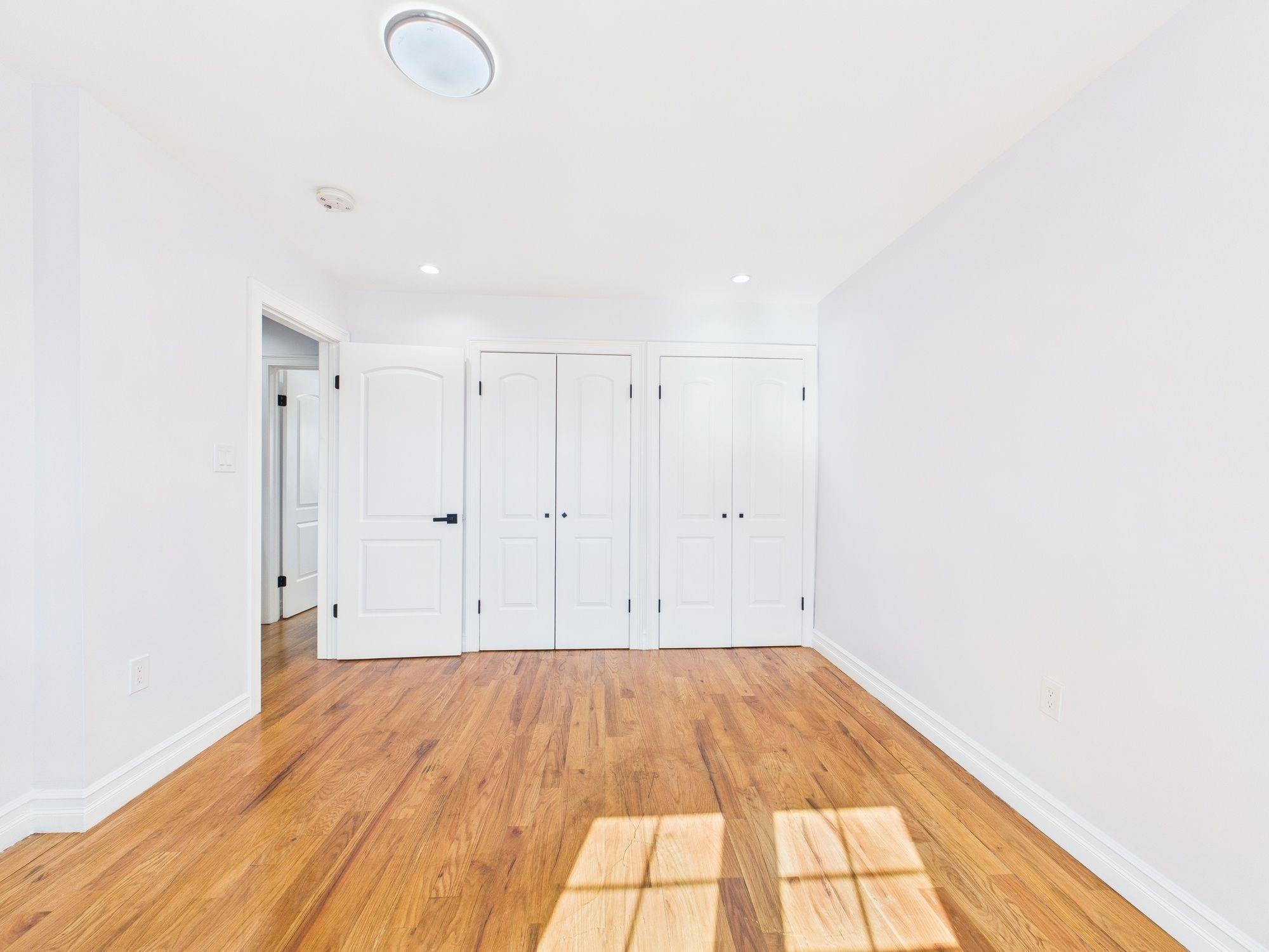 Single Family 213th  Bronx, NY 10469, MLS-834452-21