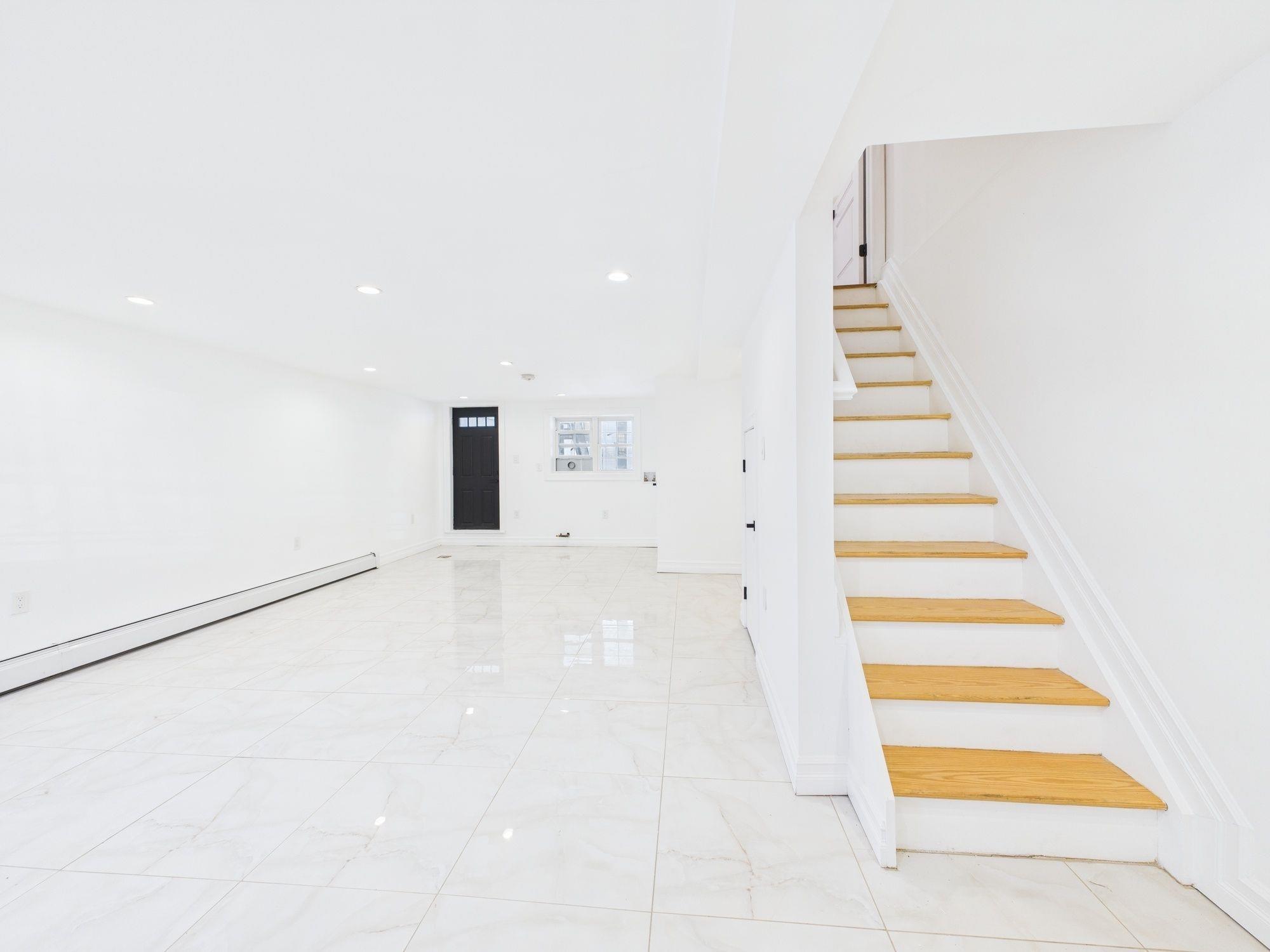 Single Family 213th  Bronx, NY 10469, MLS-834452-23