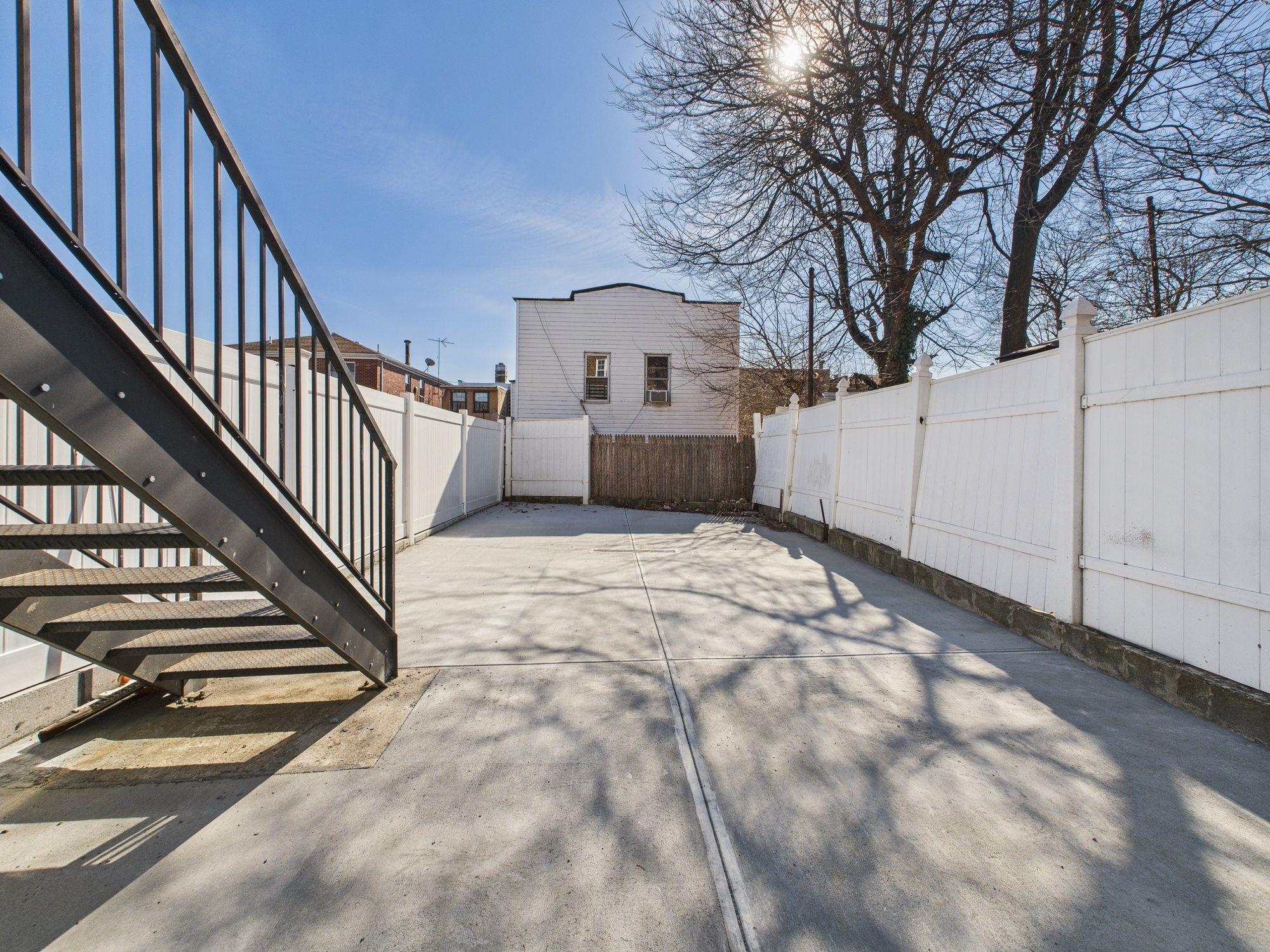 Single Family 213th  Bronx, NY 10469, MLS-834452-28