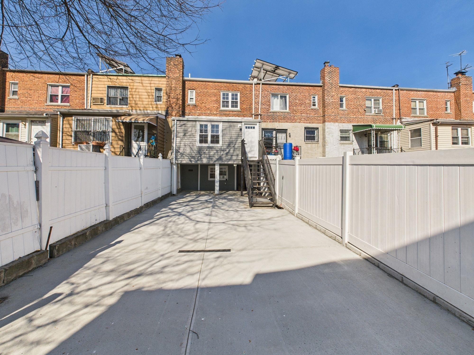 Single Family 213th  Bronx, NY 10469, MLS-834452-29
