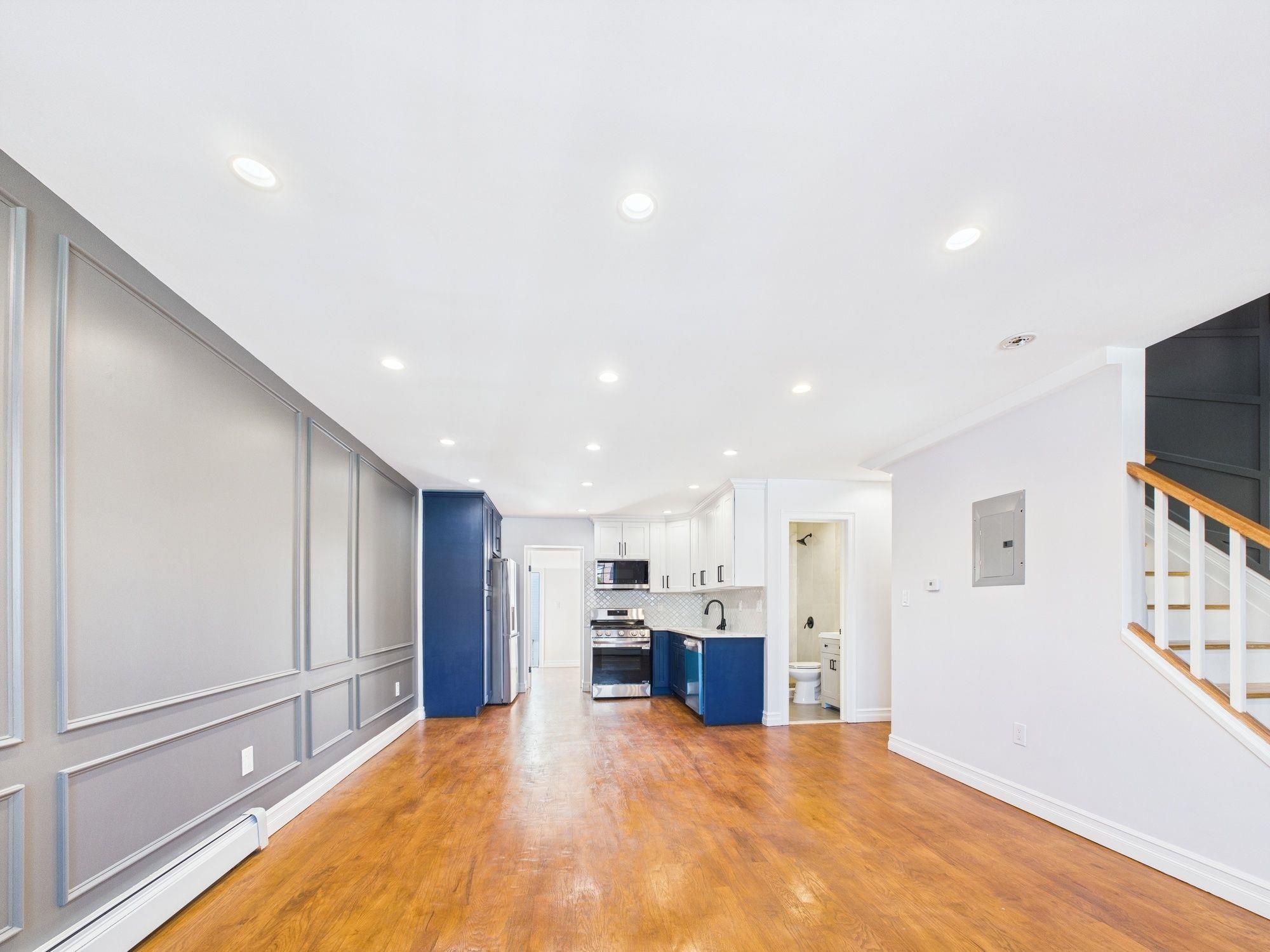 Single Family 213th  Bronx, NY 10469, MLS-834452-3