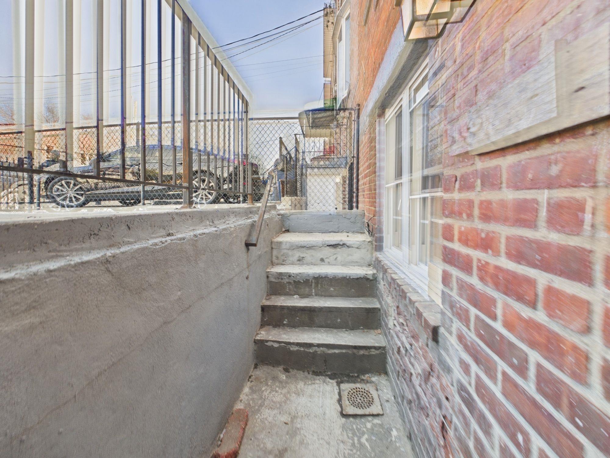 Single Family 213th  Bronx, NY 10469, MLS-834452-31
