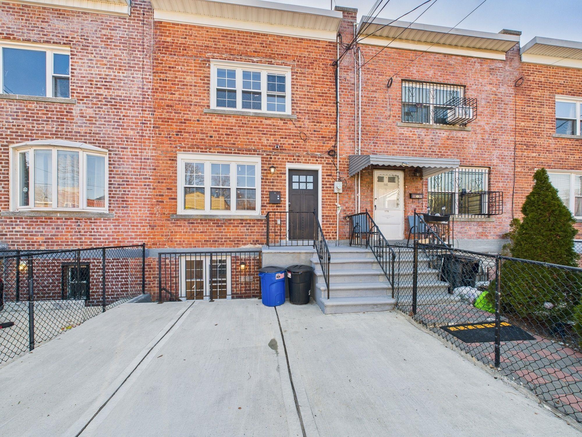 Single Family 213th  Bronx, NY 10469, MLS-834452-32