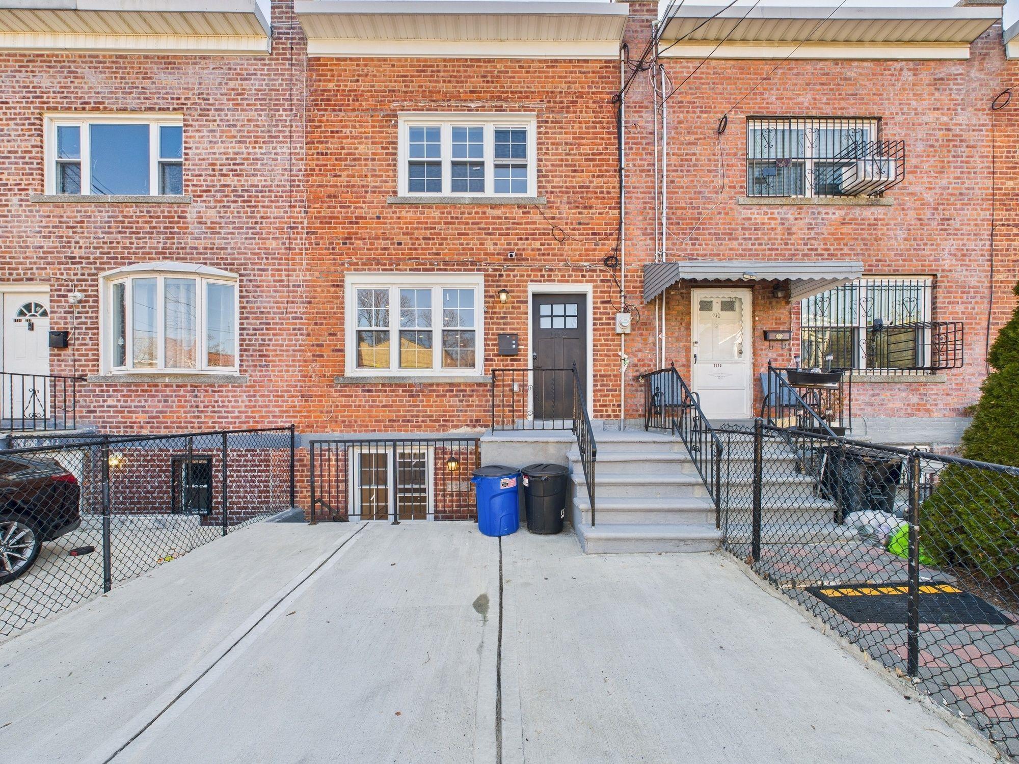 Single Family 213th  Bronx, NY 10469, MLS-834452-33