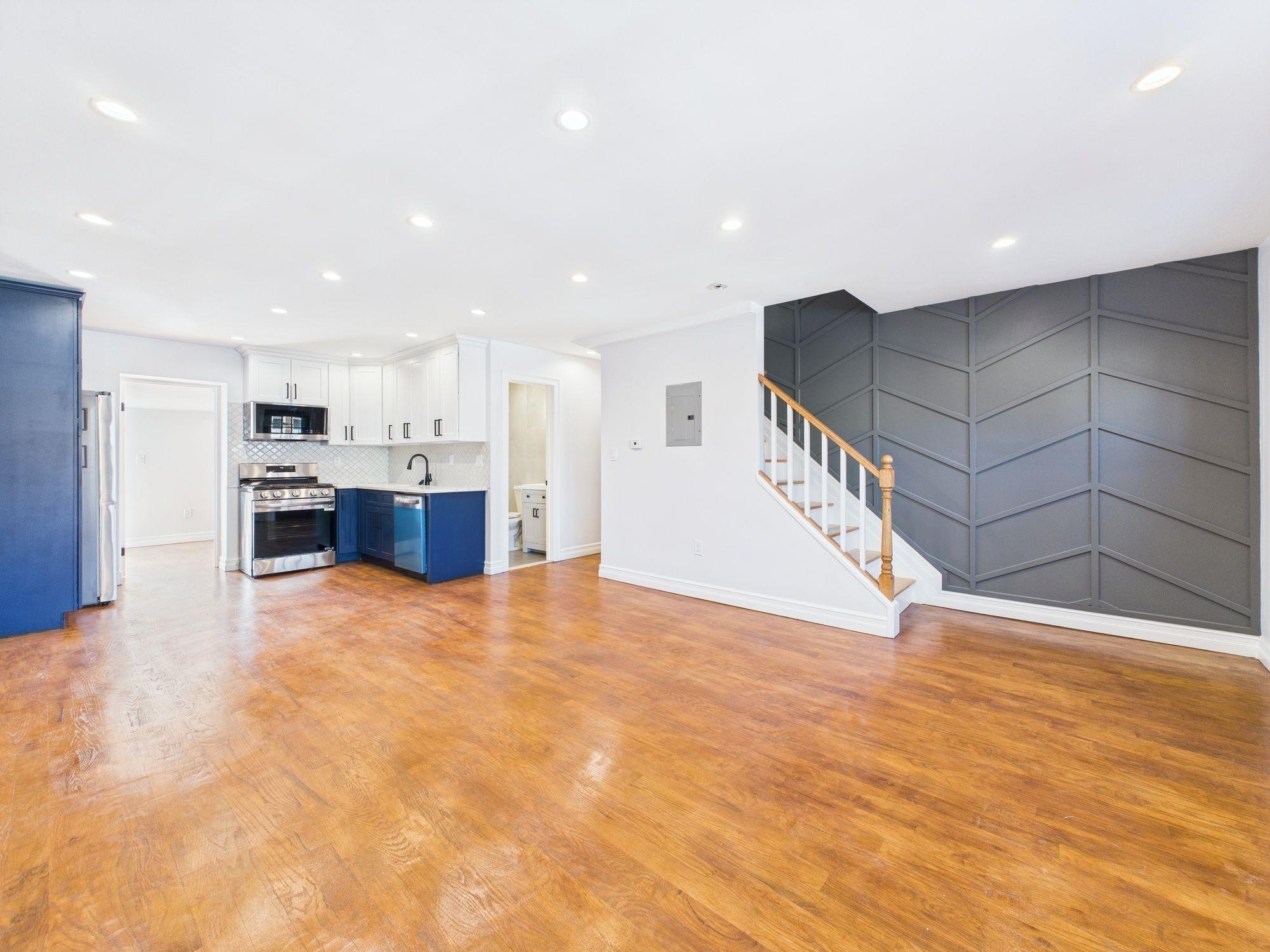 Single Family 213th  Bronx, NY 10469, MLS-834452-4