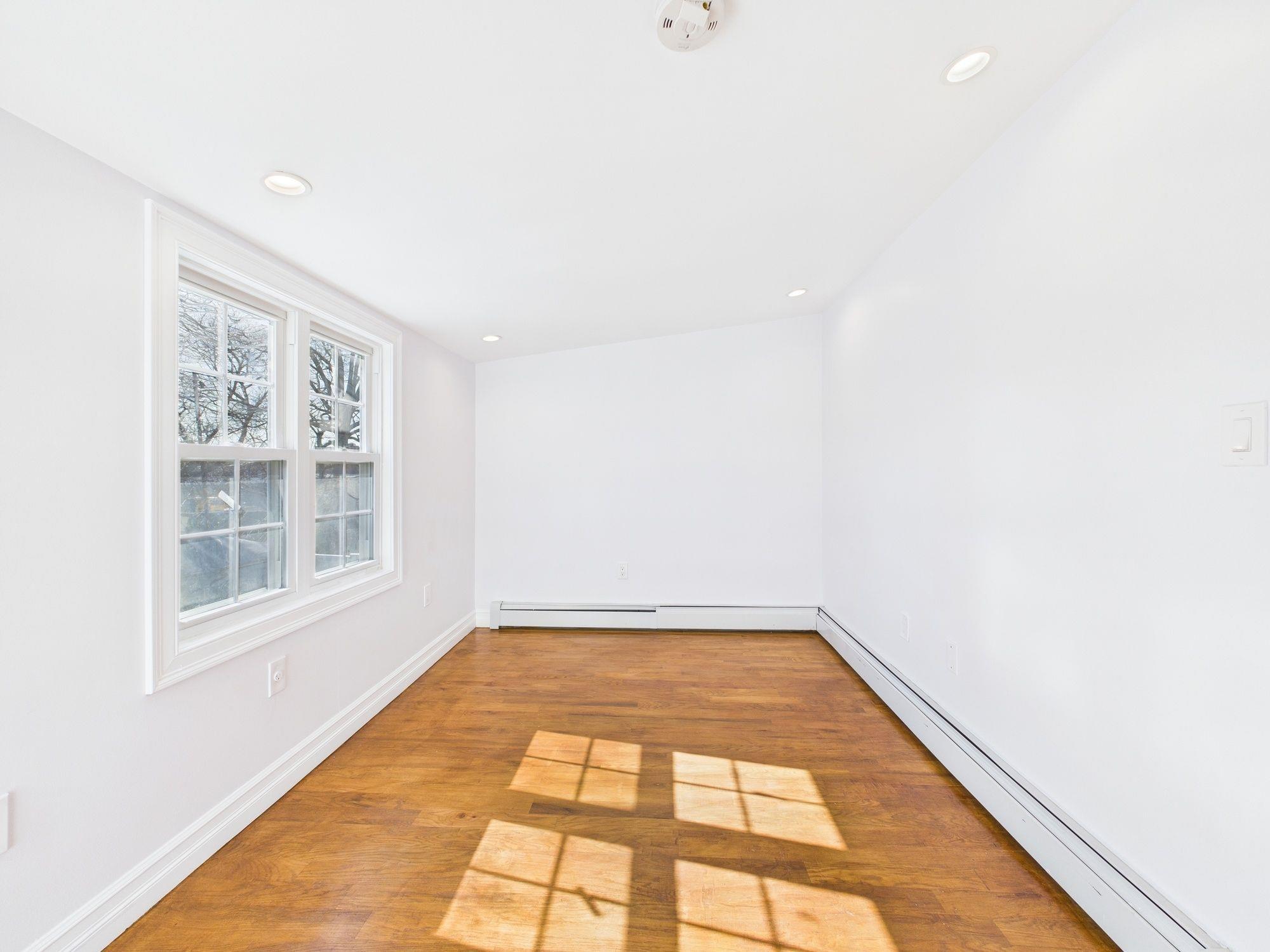 Single Family 213th  Bronx, NY 10469, MLS-834452-8