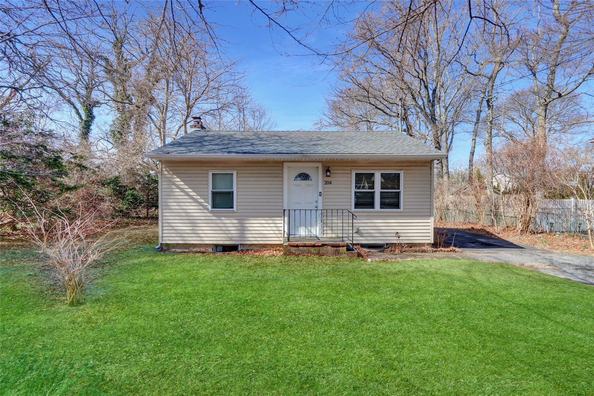 Single Family Mckinley  Suffolk County, NY 11951, MLS-834497-2