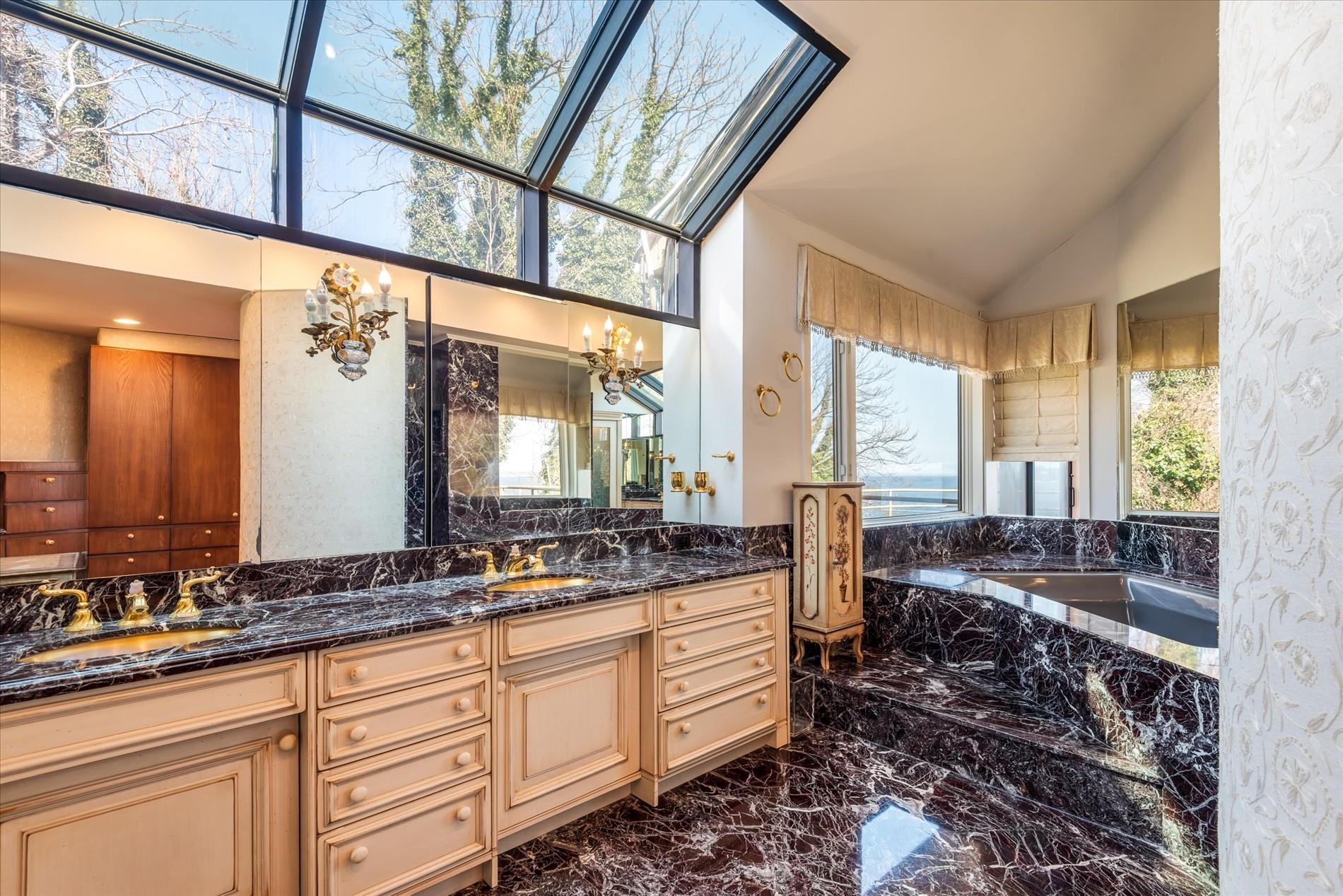 Single Family Gatsby  Nassau County, NY 11024, MLS-834557-19