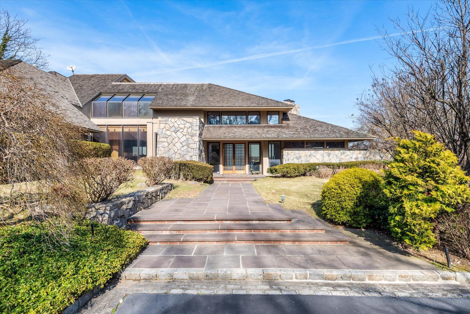 Single Family Gatsby  Nassau County, NY 11024, MLS-834557-3