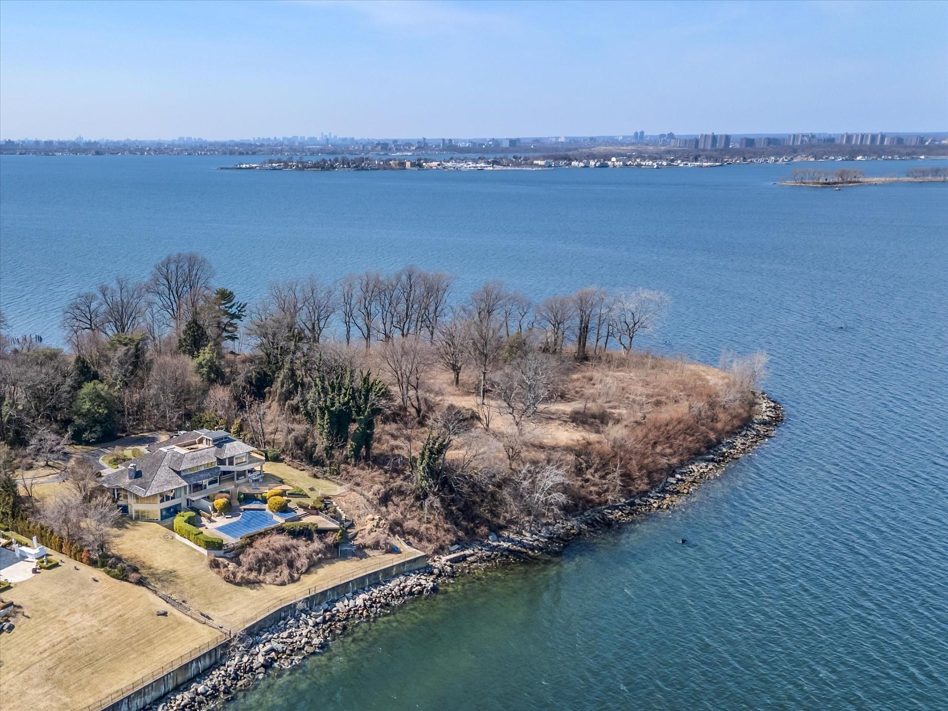 Single Family Gatsby  Nassau County, NY 11024, MLS-834557-37