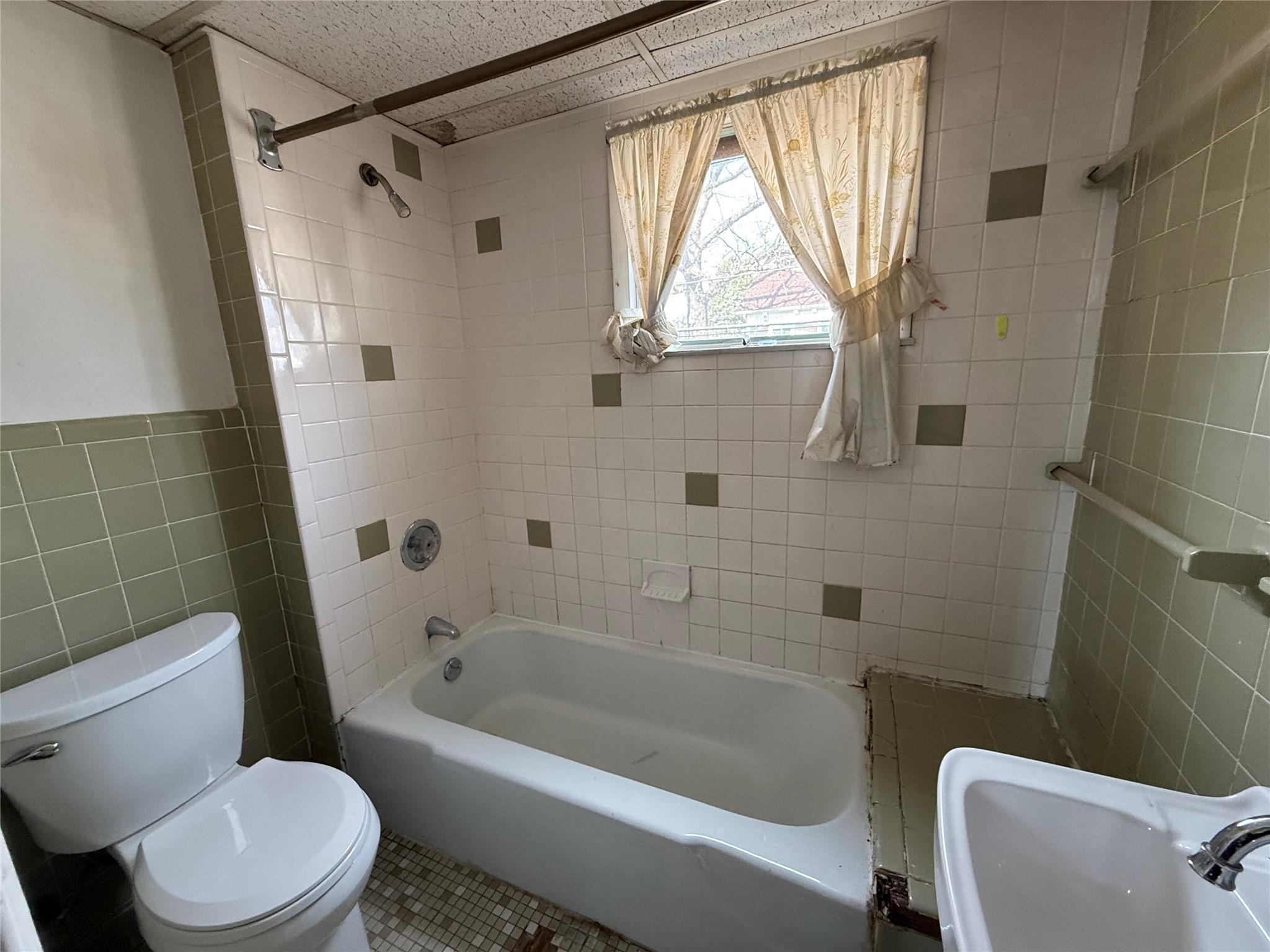 Single Family Verplanck  Dutchess County, NY 12508, MLS-834584-21
