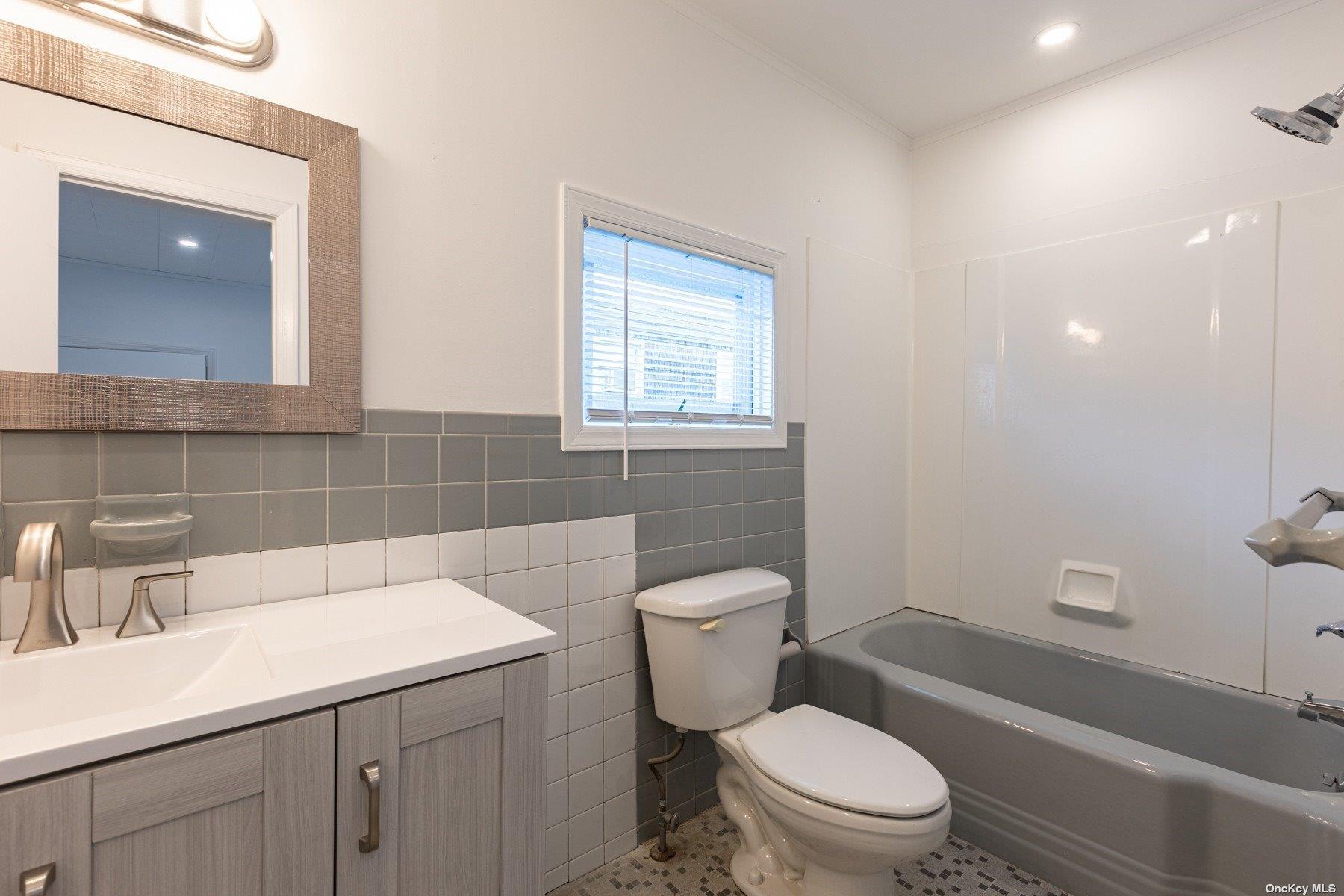 Apartment Bellport  Suffolk County, NY 11713, MLS-834622-10