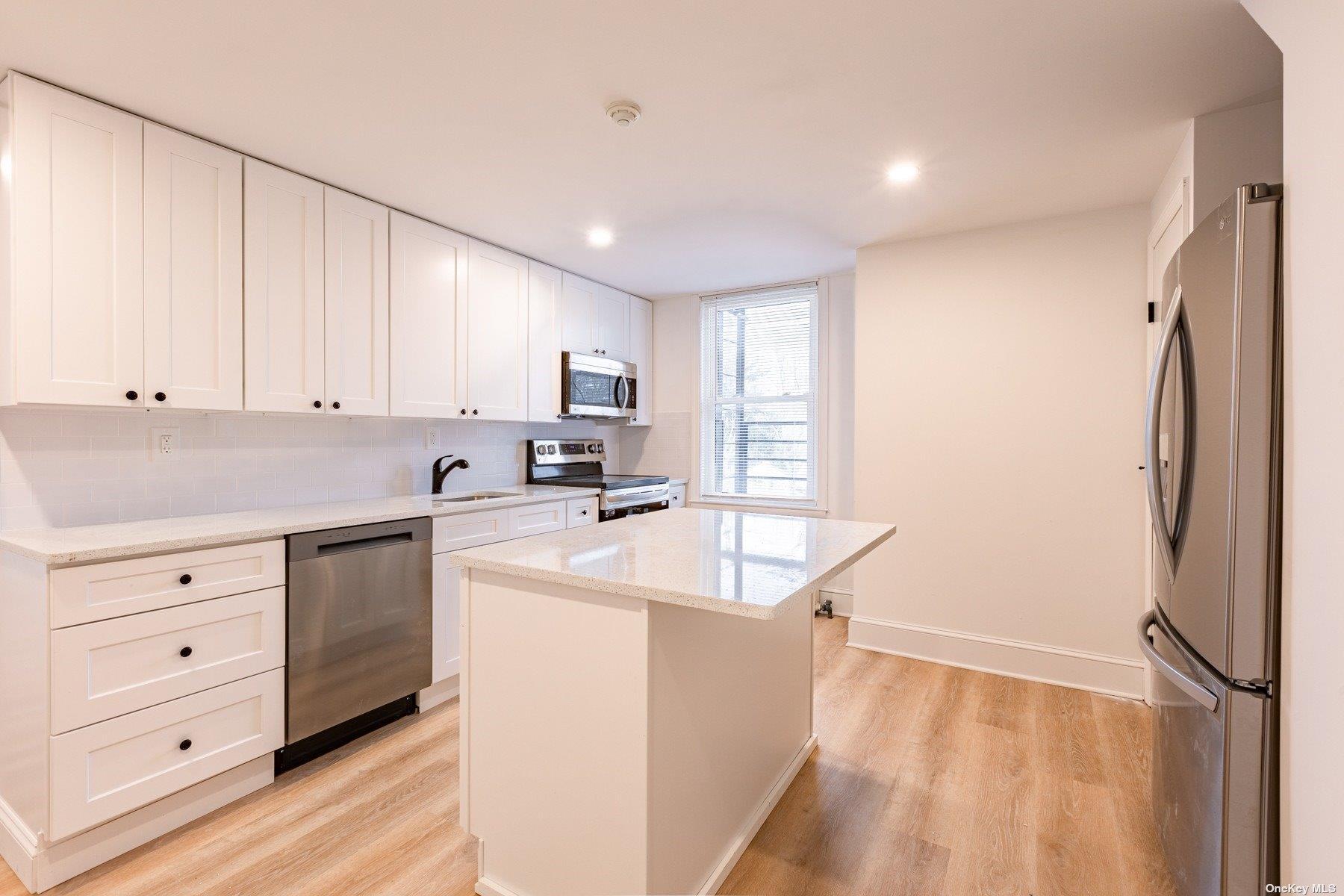 Apartment Bellport  Suffolk County, NY 11713, MLS-834622-2