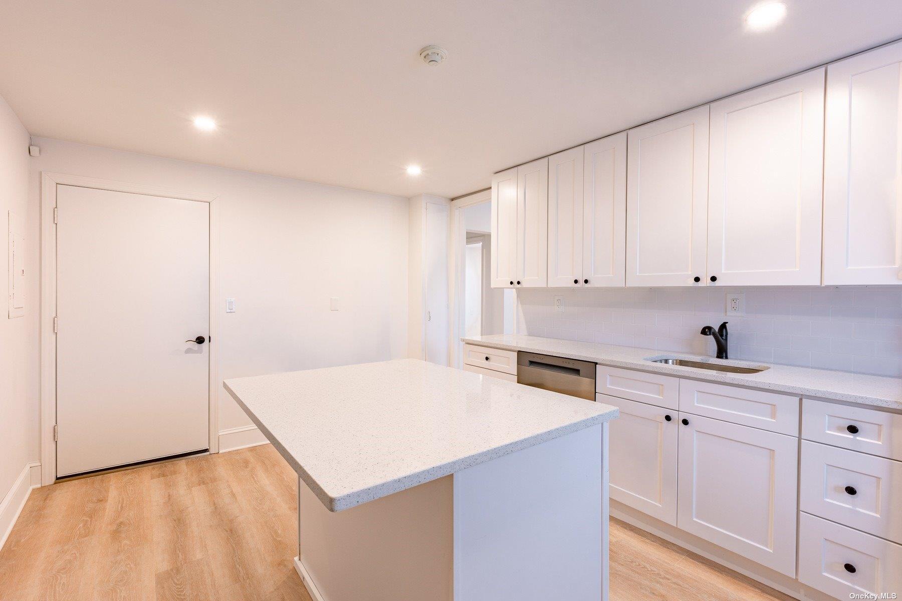 Apartment Bellport  Suffolk County, NY 11713, MLS-834622-4