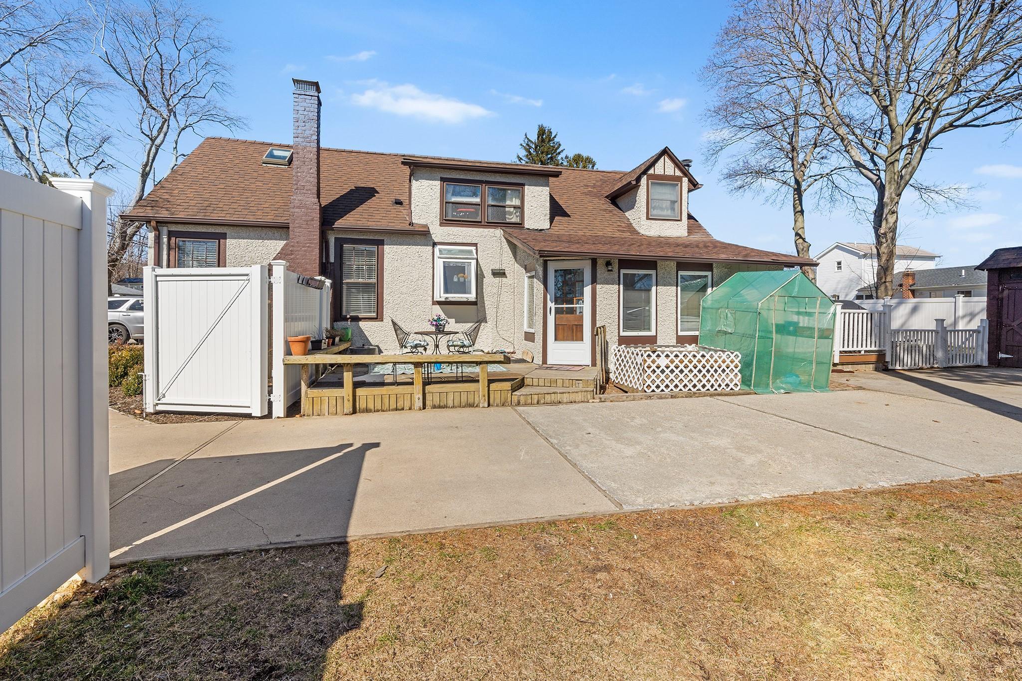 Single Family Westwood  Suffolk County, NY 11729, MLS-834653-31