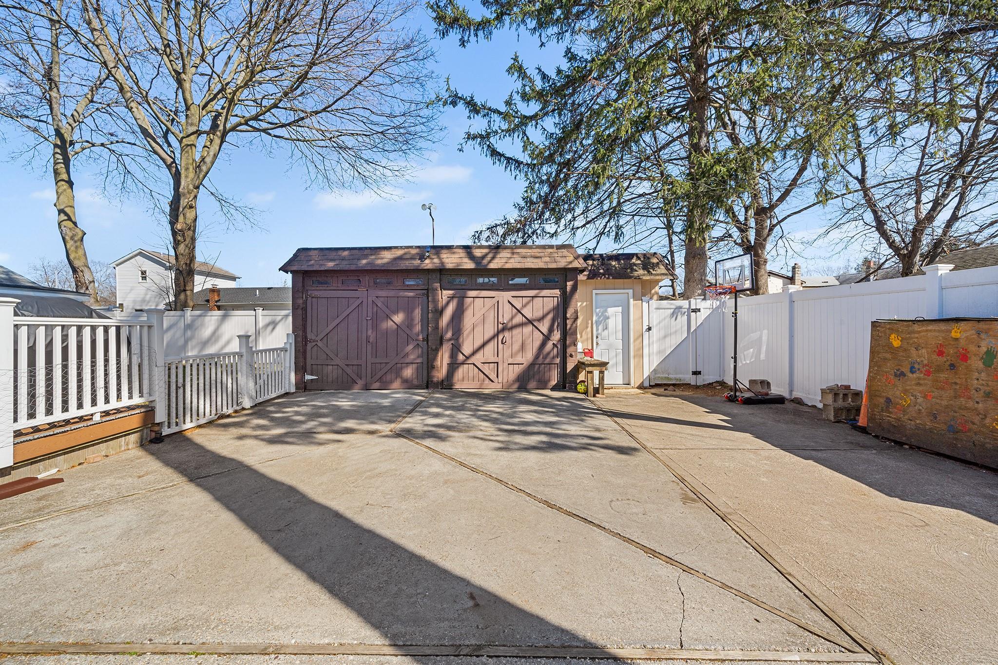 Single Family Westwood  Suffolk County, NY 11729, MLS-834653-35