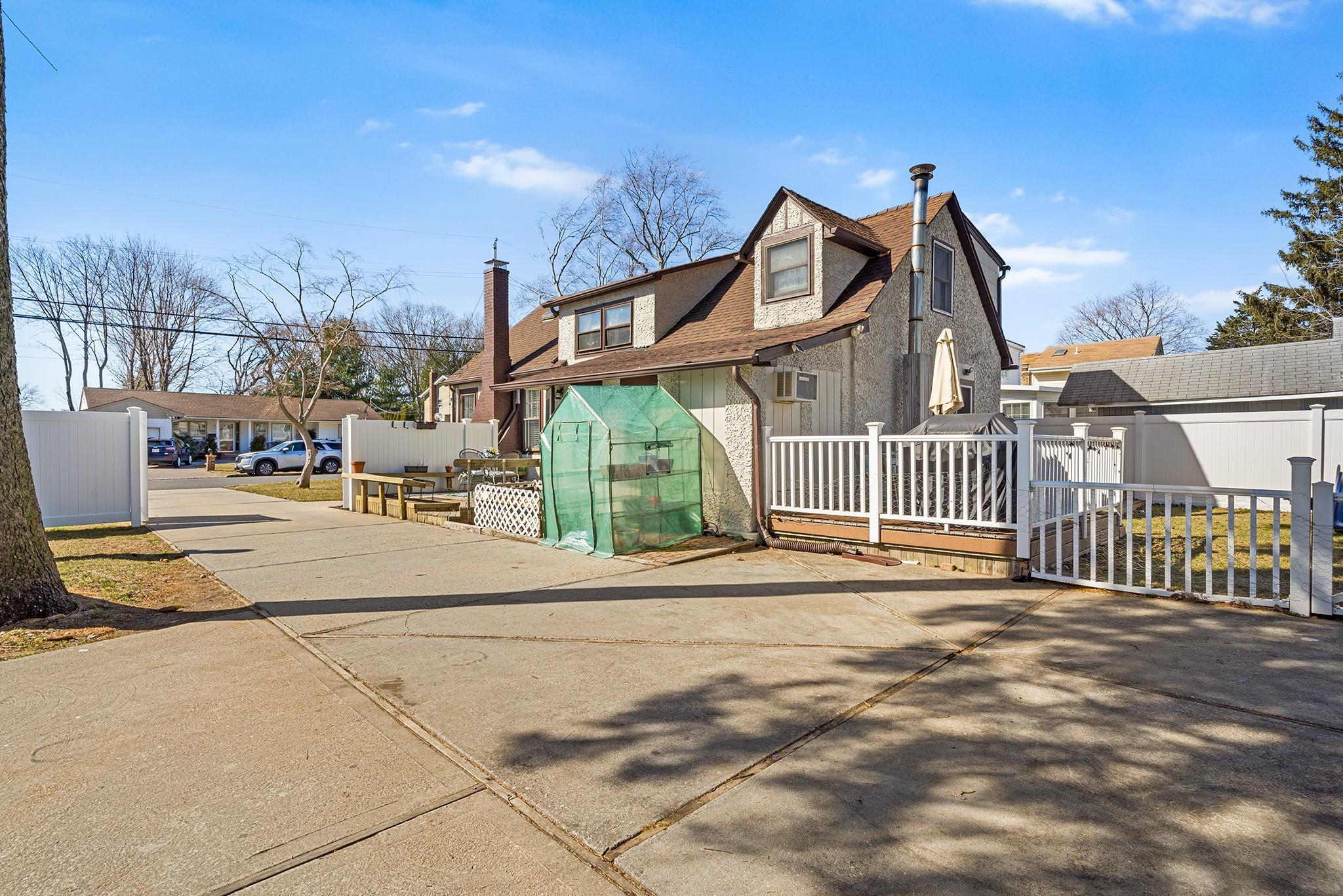 Single Family Westwood  Suffolk County, NY 11729, MLS-834653-36
