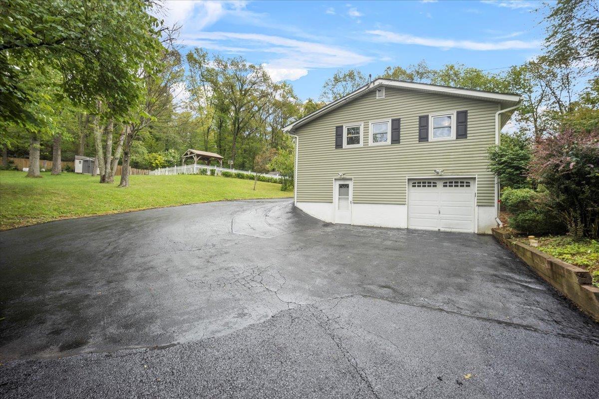 Single Family Hujay  Dutchess County, NY 12590, MLS-834678-23