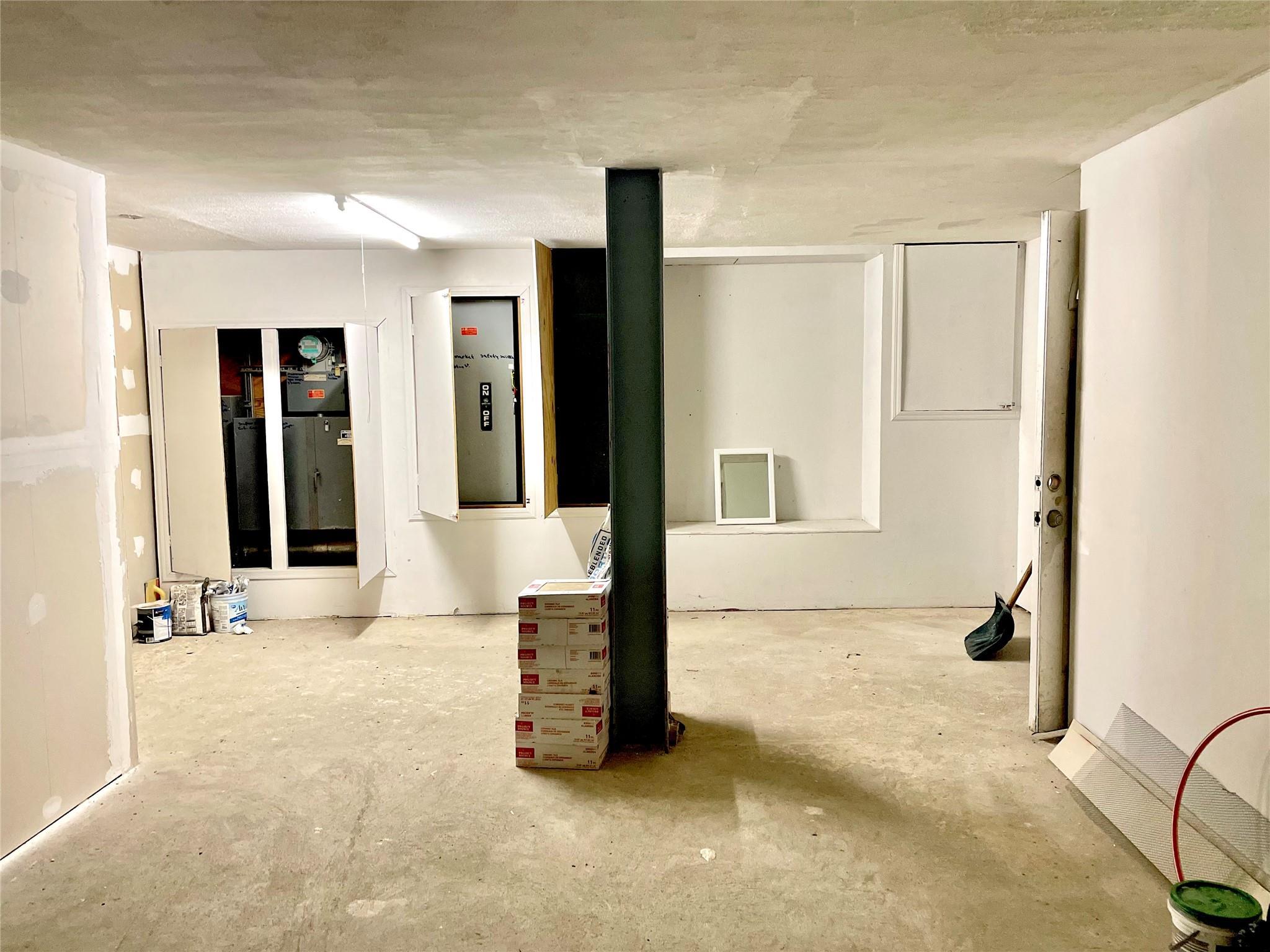 Commercial Lease Fulton  Brooklyn, NY 11208, MLS-834711-11