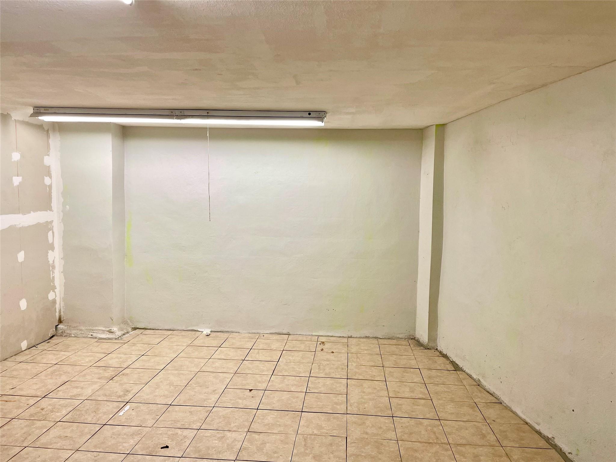 Commercial Lease Fulton  Brooklyn, NY 11208, MLS-834711-16