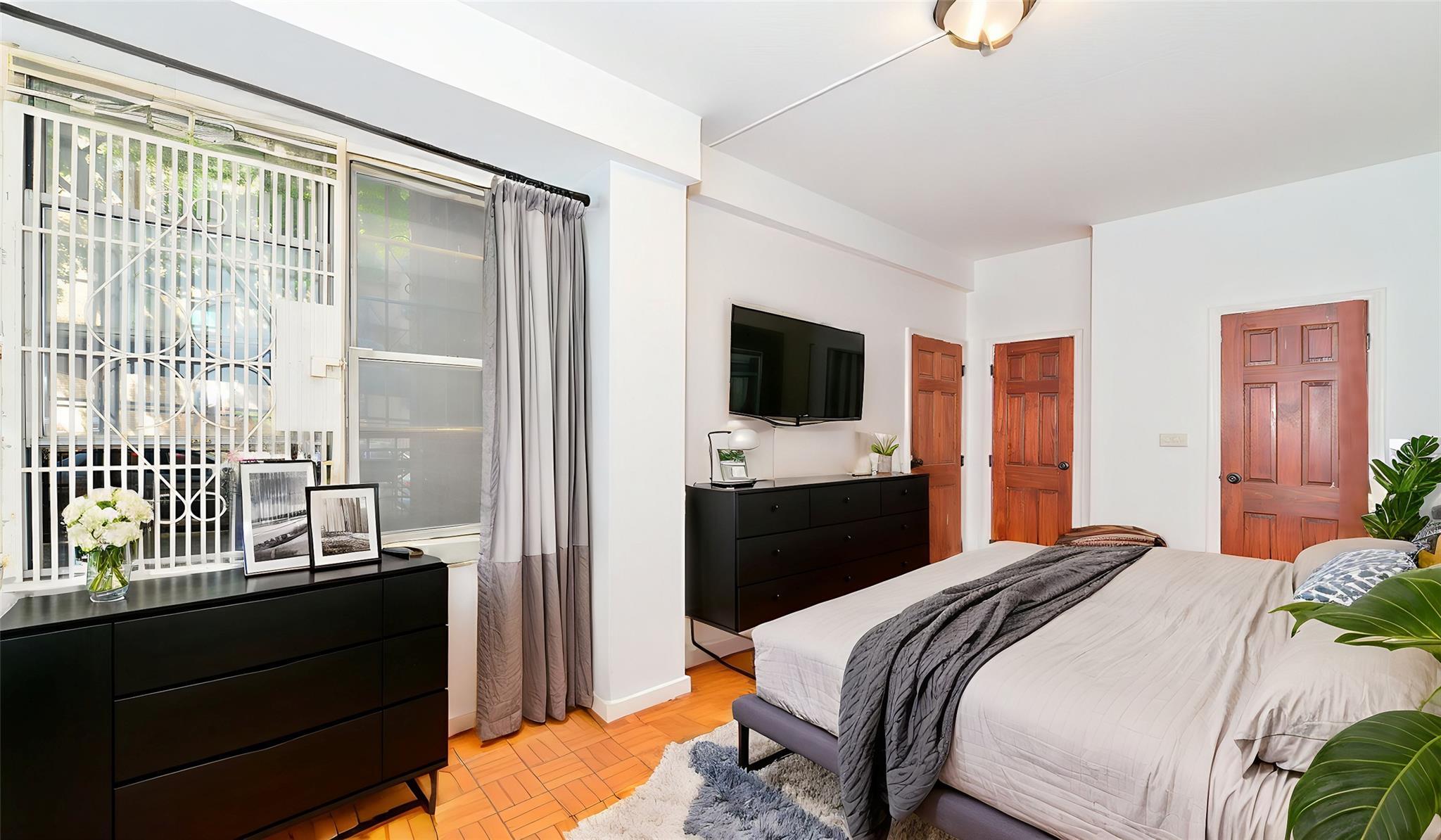Coop Grand Concourse  Bronx, NY 10451, MLS-834919-4