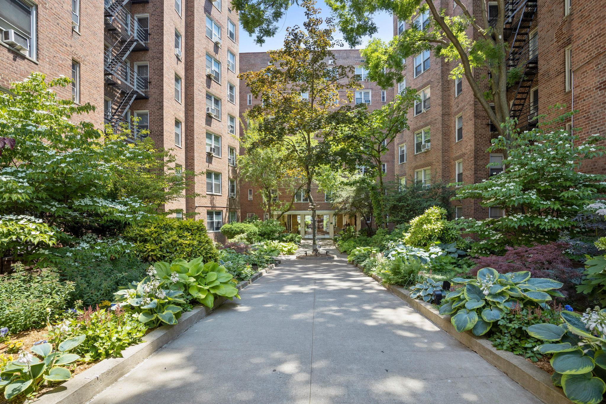 Coop Grand Concourse  Bronx, NY 10451, MLS-834919-9