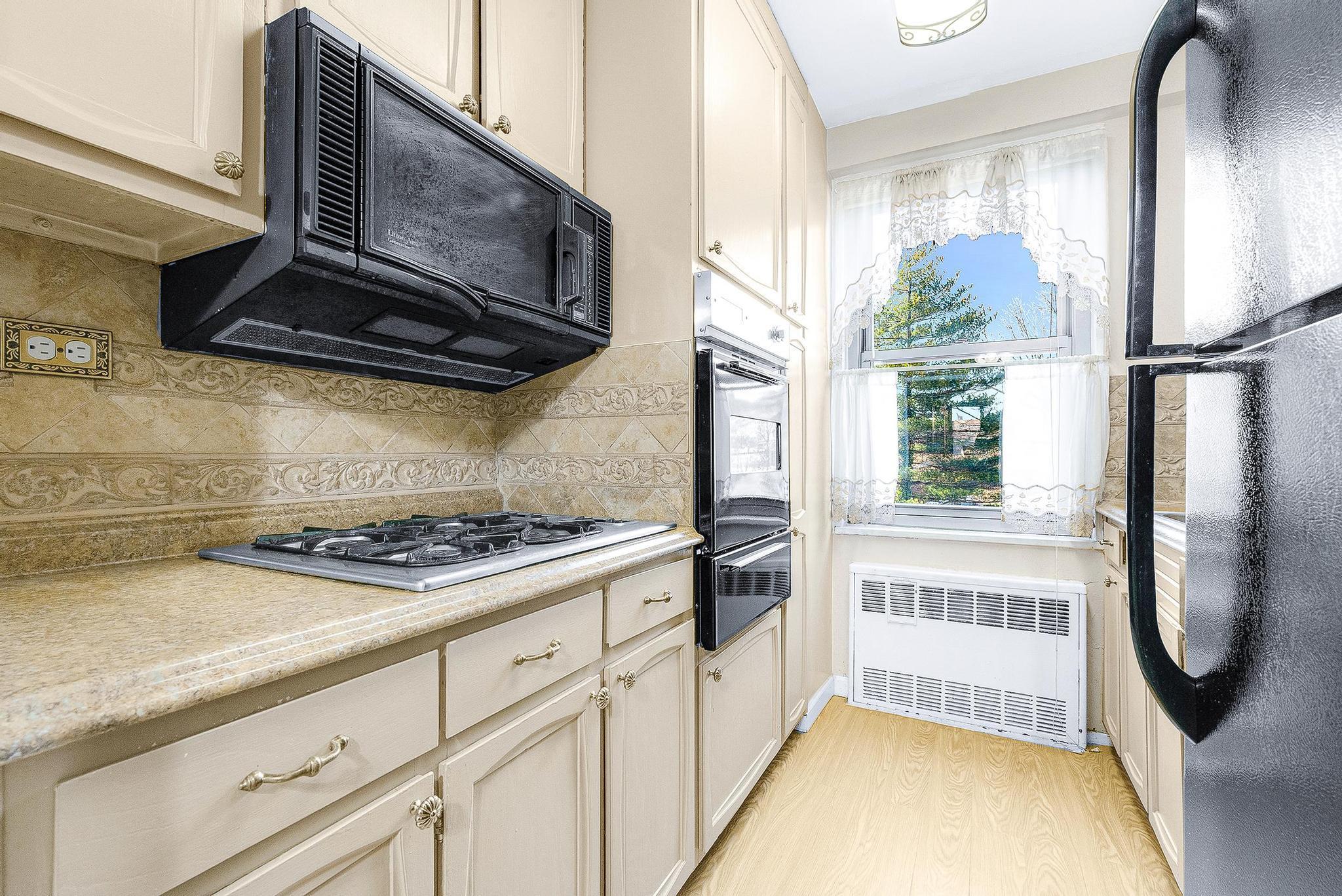 Coop Yellowstone  Queens, NY 11375, MLS-834970-10