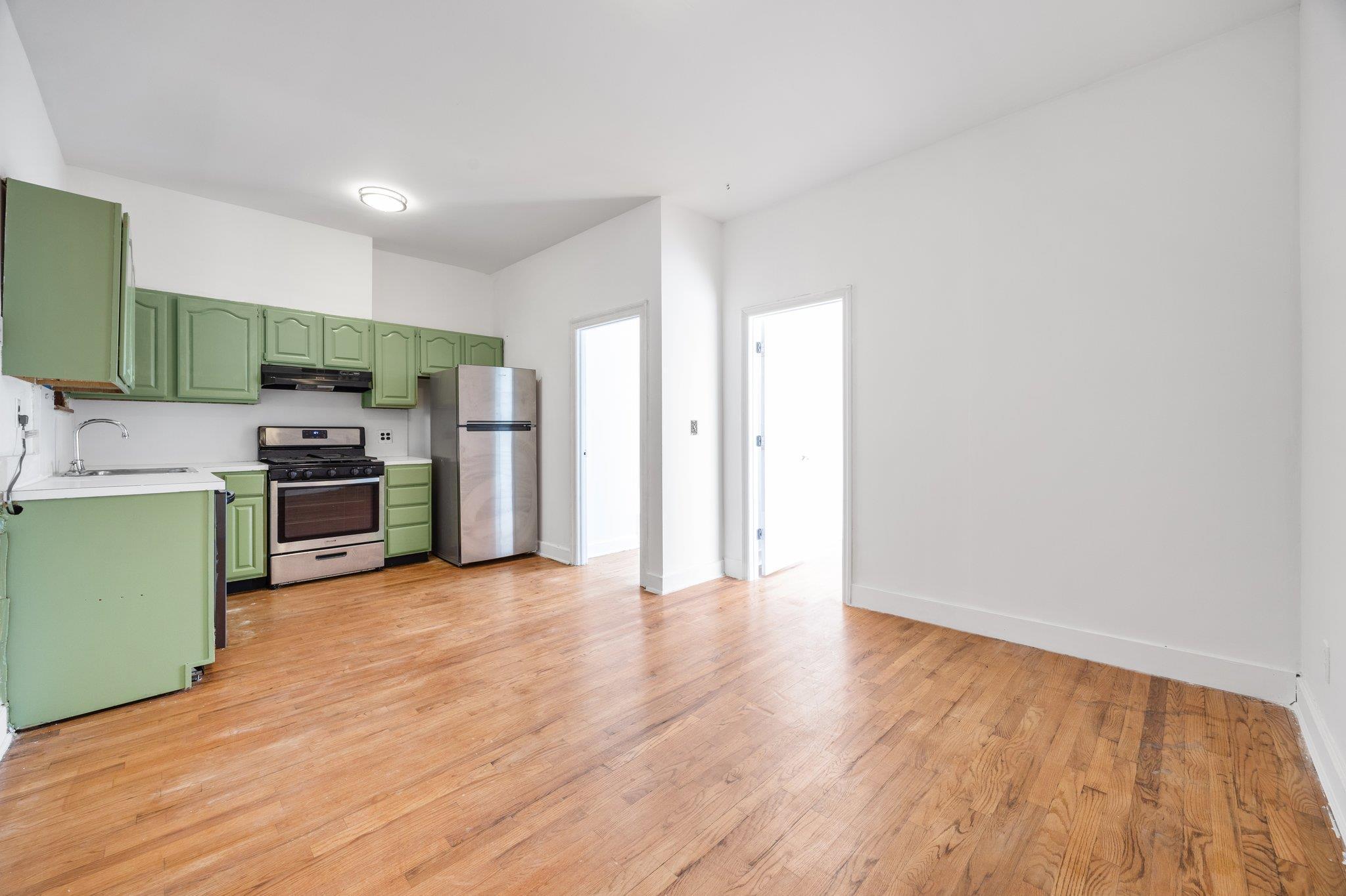 Single Family 34th  Queens, NY 11101, MLS-835000-8