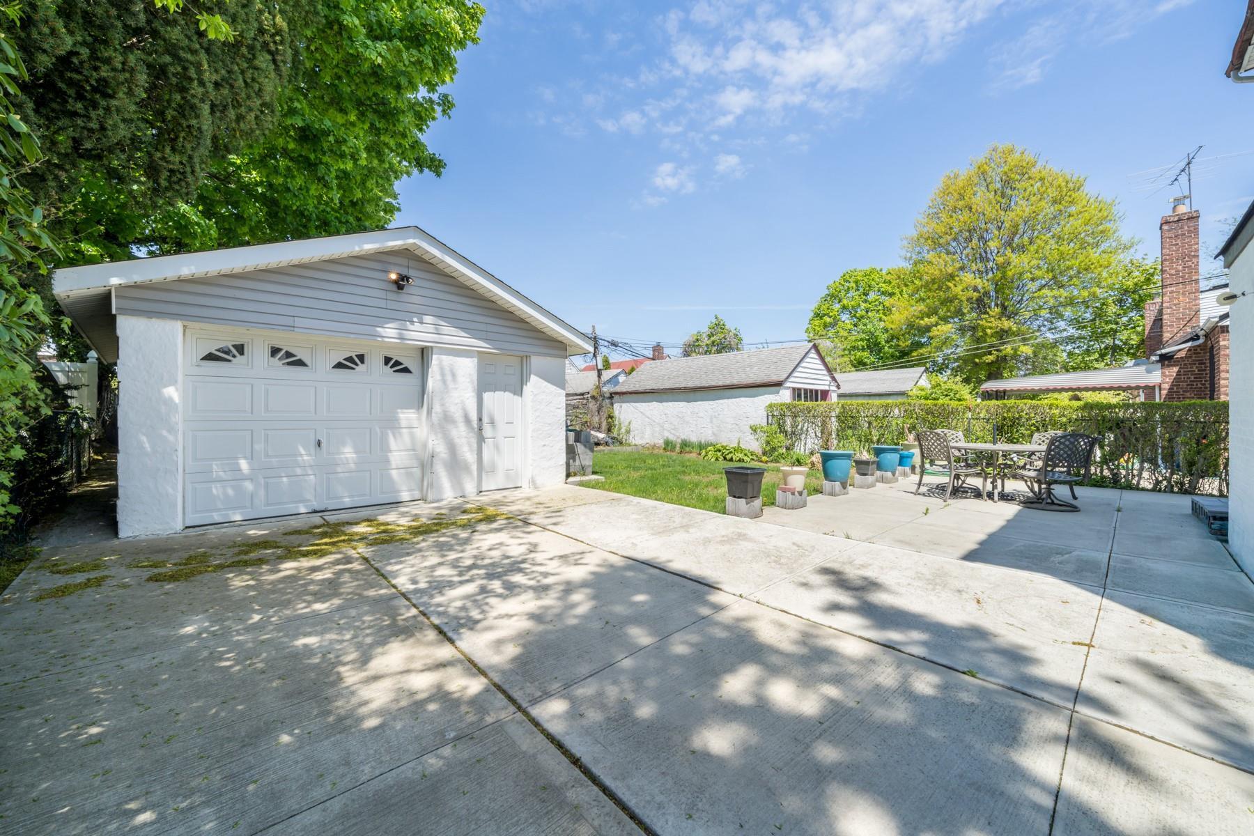 Single Family 230 Street  Queens, NY 11411, MLS-835081-28