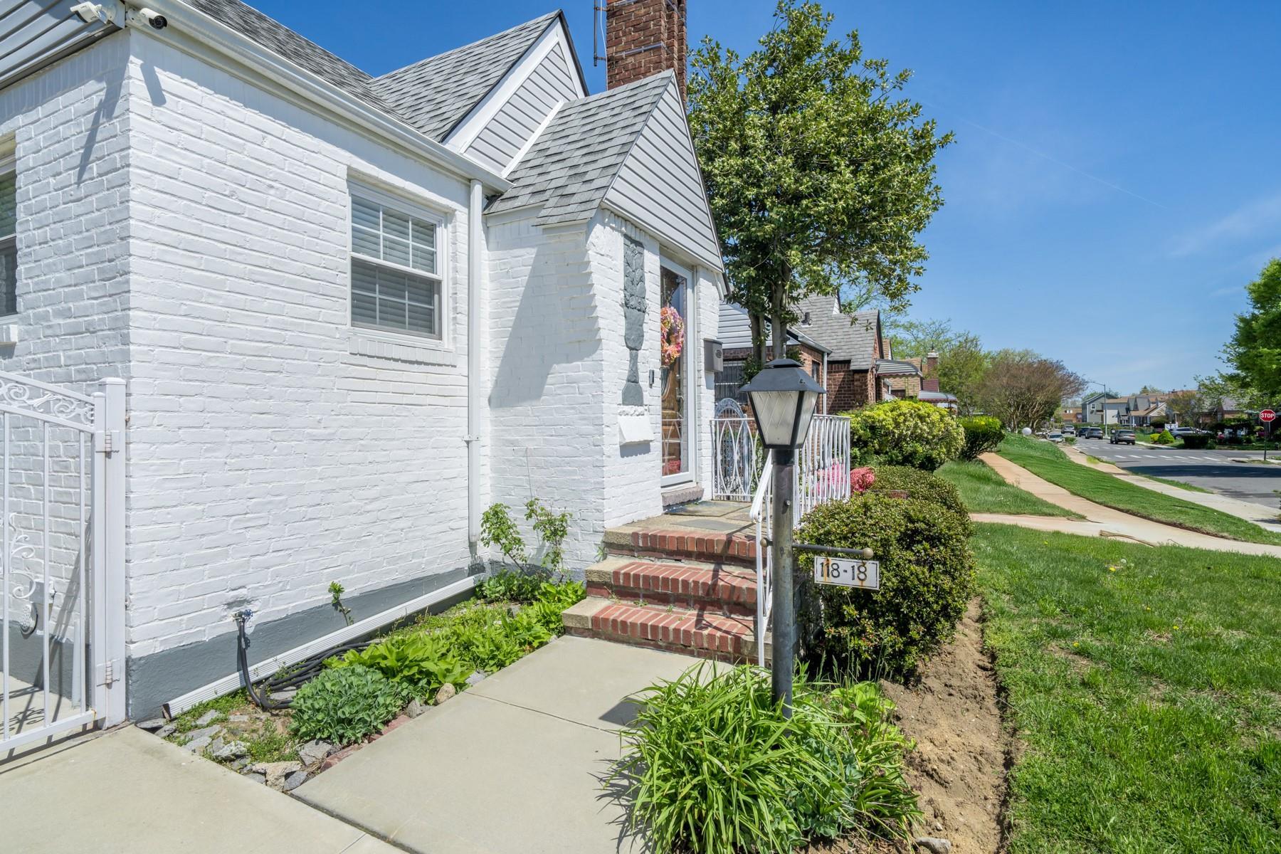 Single Family 230 Street  Queens, NY 11411, MLS-835081-3