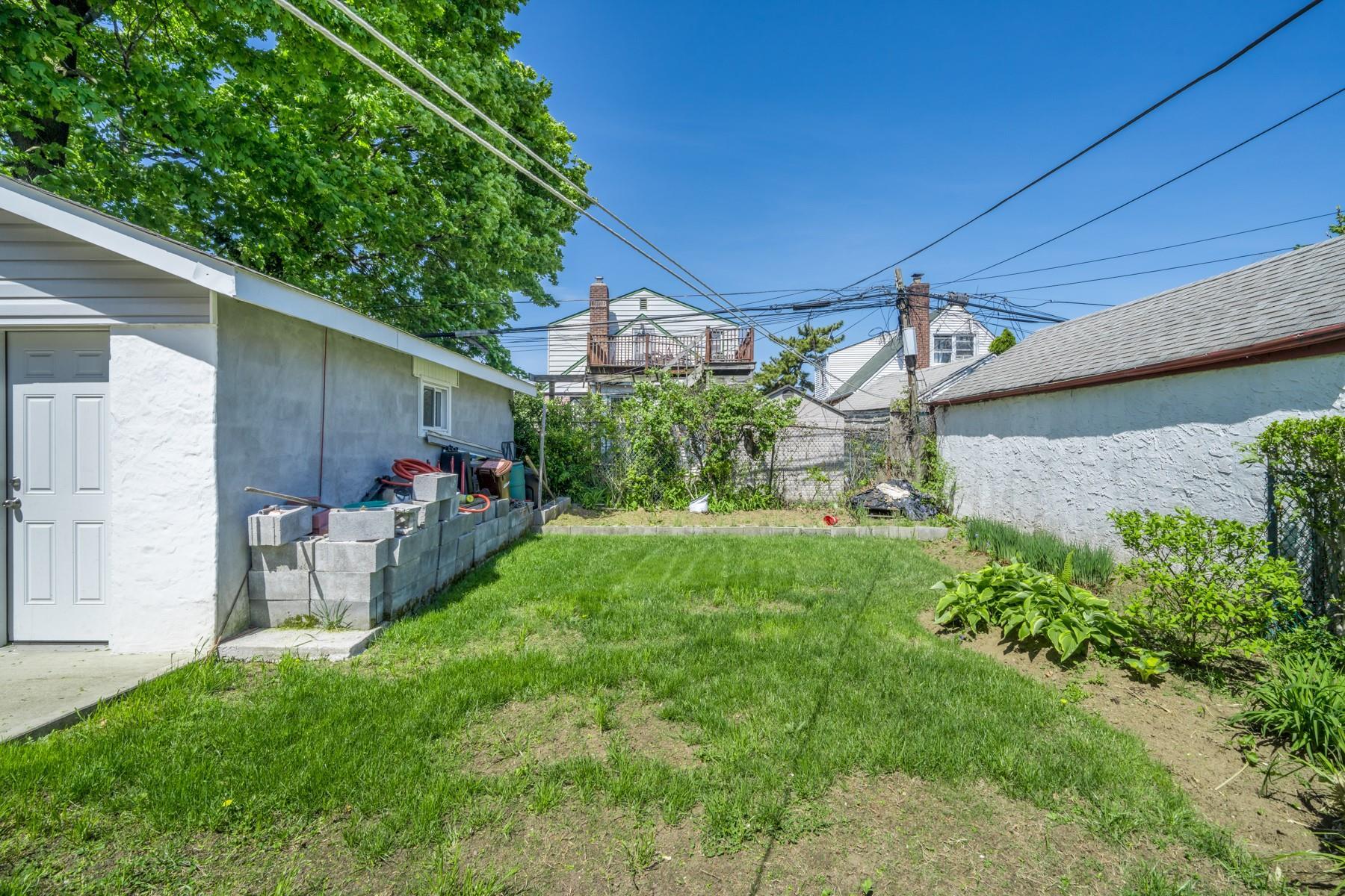 Single Family 230 Street  Queens, NY 11411, MLS-835081-30
