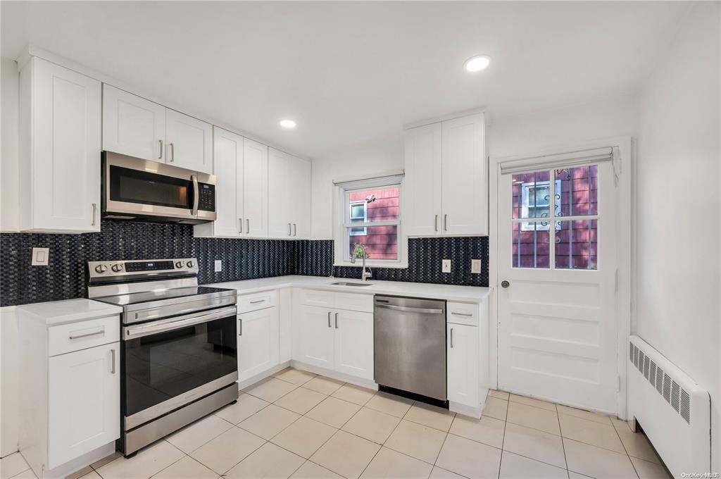 Single Family Ravine  Nassau County, NY 11023, MLS-835089-11