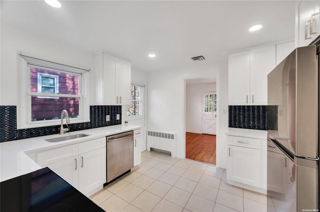 Single Family Ravine  Nassau County, NY 11023, MLS-835089-12