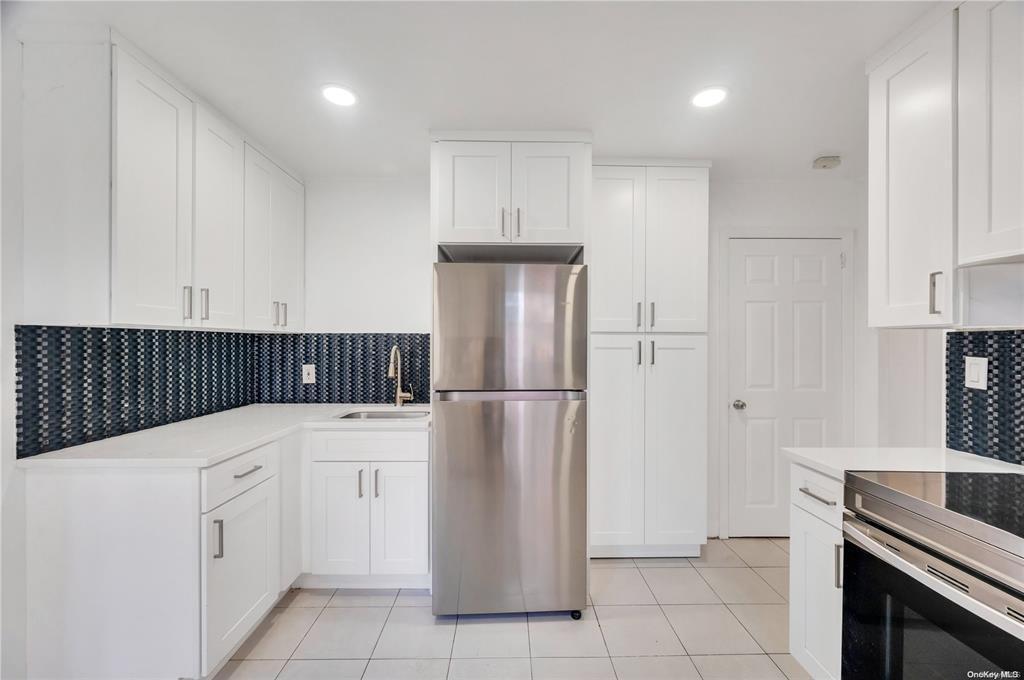 Single Family Ravine  Nassau County, NY 11023, MLS-835089-13