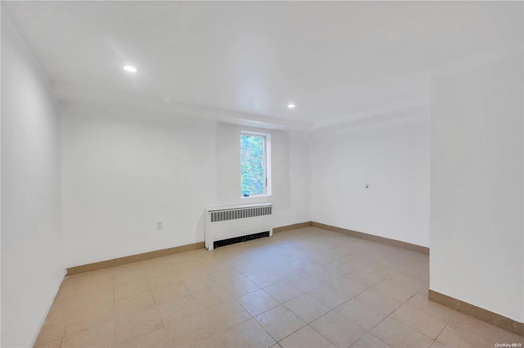 Single Family Ravine  Nassau County, NY 11023, MLS-835089-24