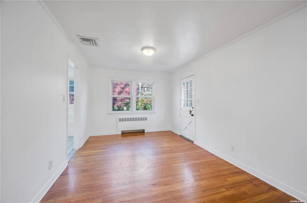 Single Family Ravine  Nassau County, NY 11023, MLS-835089-9
