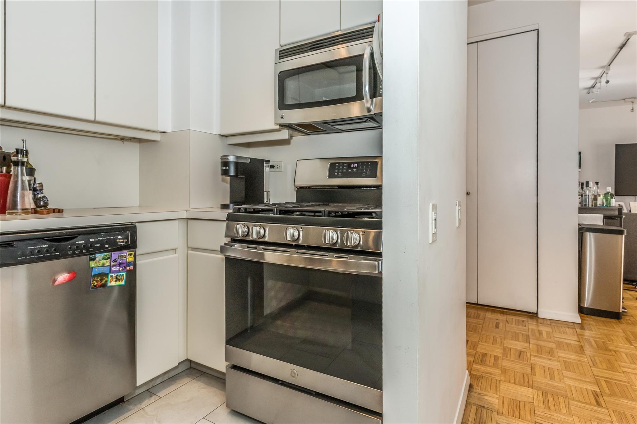Condo United Nations  Manhattan, NY 10017, MLS-835232-8