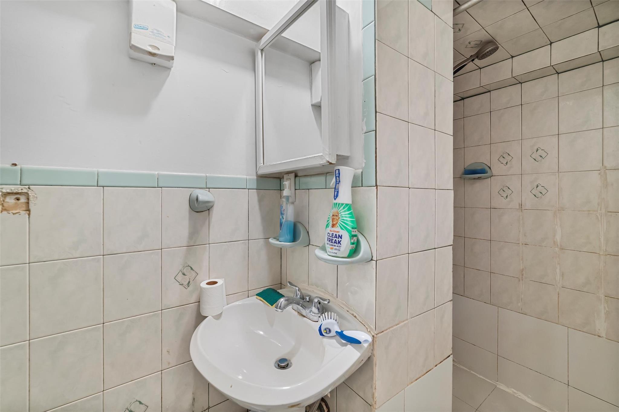 Single Family Edson  Bronx, NY 10466, MLS-835304-19
