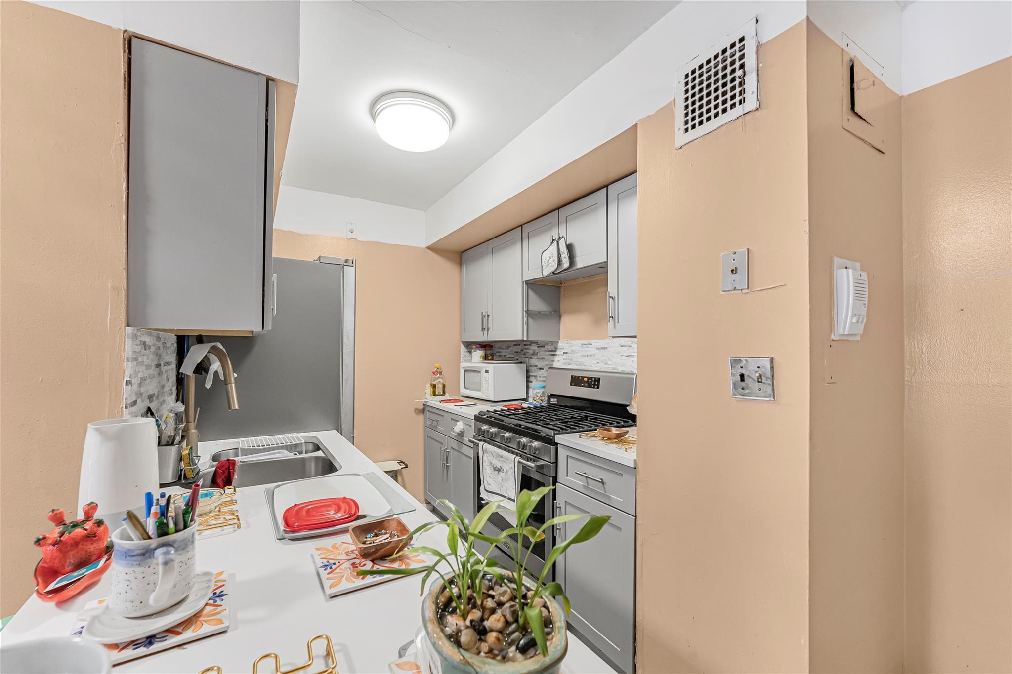Coop Pelham  Bronx, NY 10461, MLS-835306-2