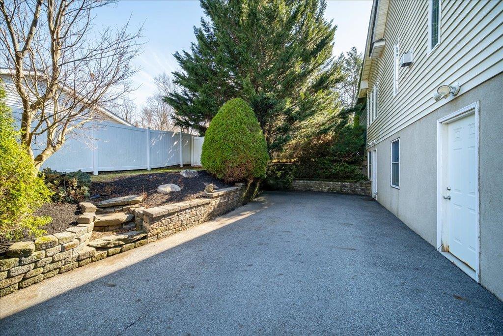 Single Family Leber  Rockland County, NY 10913, MLS-835336-45