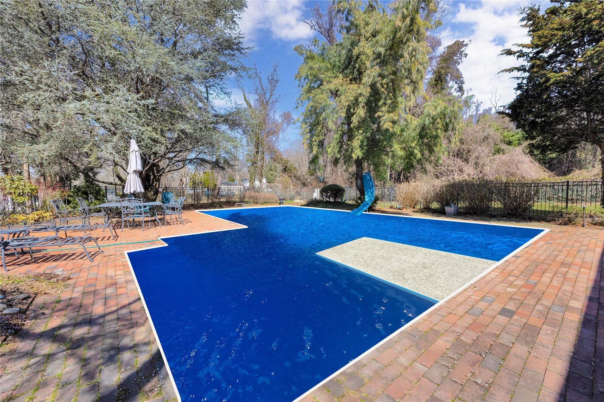 Single Family Bradshaw  Suffolk County, NY 11768, MLS-835410-39