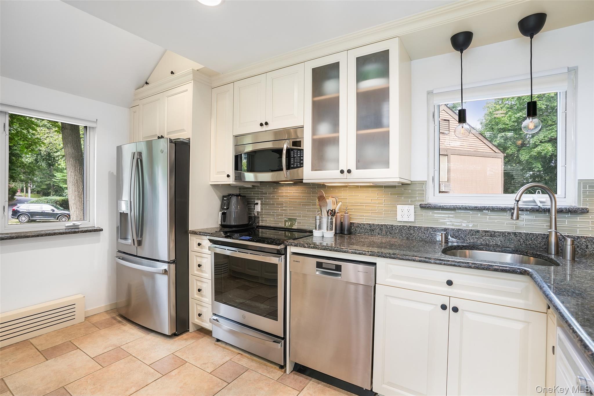 Single Family Round Hill Westchester County, NY 10522, MLS-835419-10