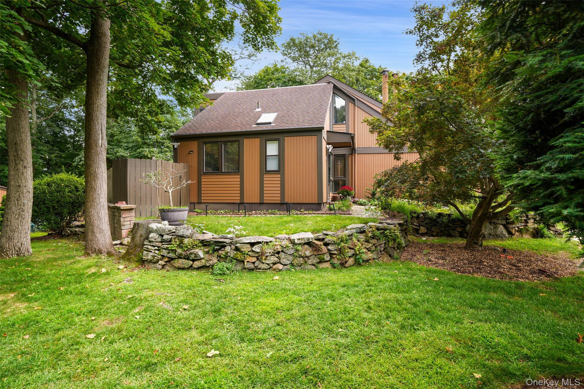 Single Family Round Hill Westchester County, NY 10522, MLS-835419-2