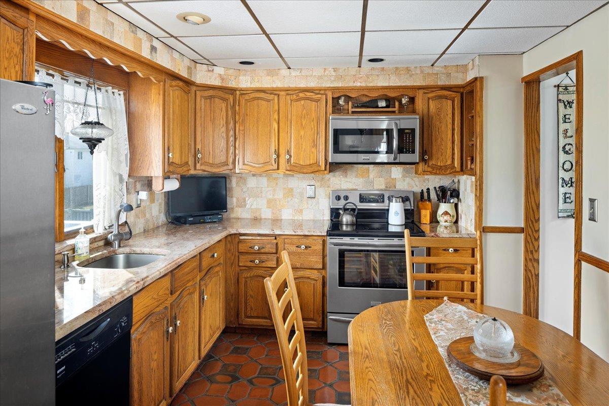 Single Family Nassau  Nassau County, NY 11520, MLS-835440-11