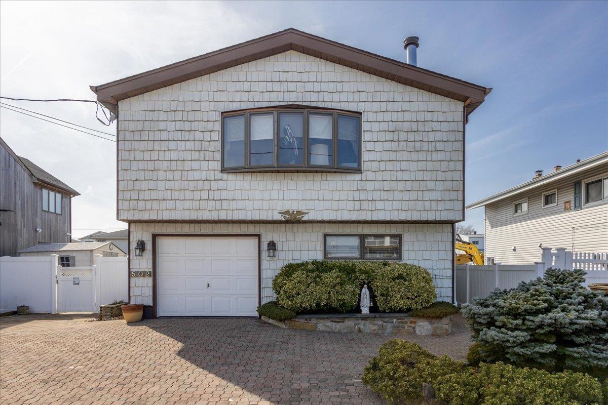 Single Family Nassau  Nassau County, NY 11520, MLS-835440-2