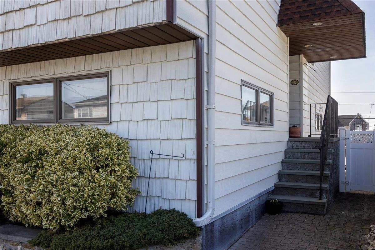 Single Family Nassau  Nassau County, NY 11520, MLS-835440-3